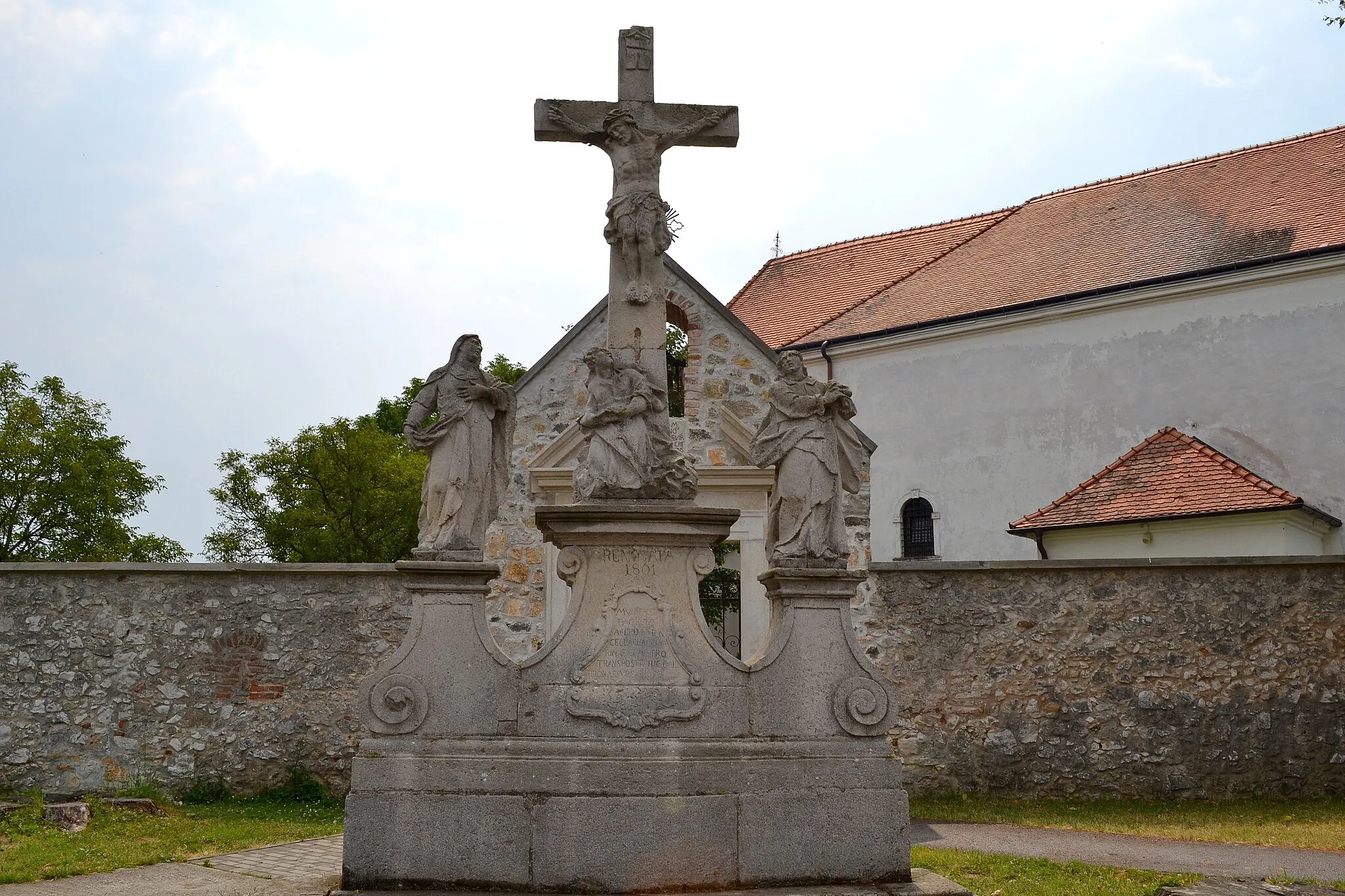 Photo showing: Súsošie Kalvárie pred Kostolom svätej Kataríny Alexandrijskej v Dechticiach