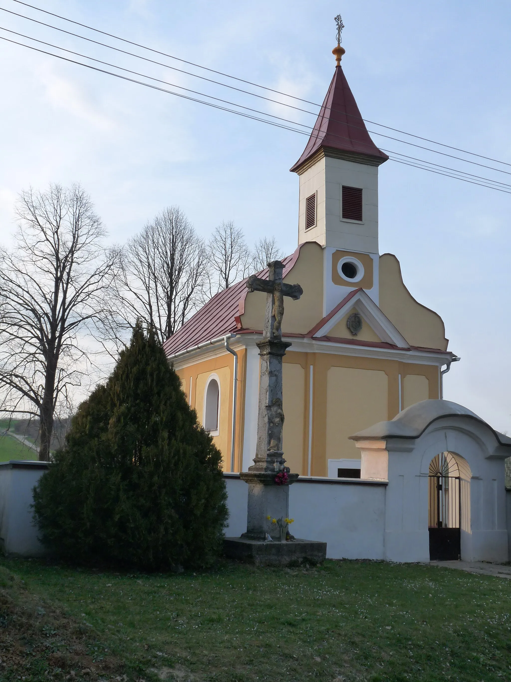 Photo showing: Kostol v Tesároch