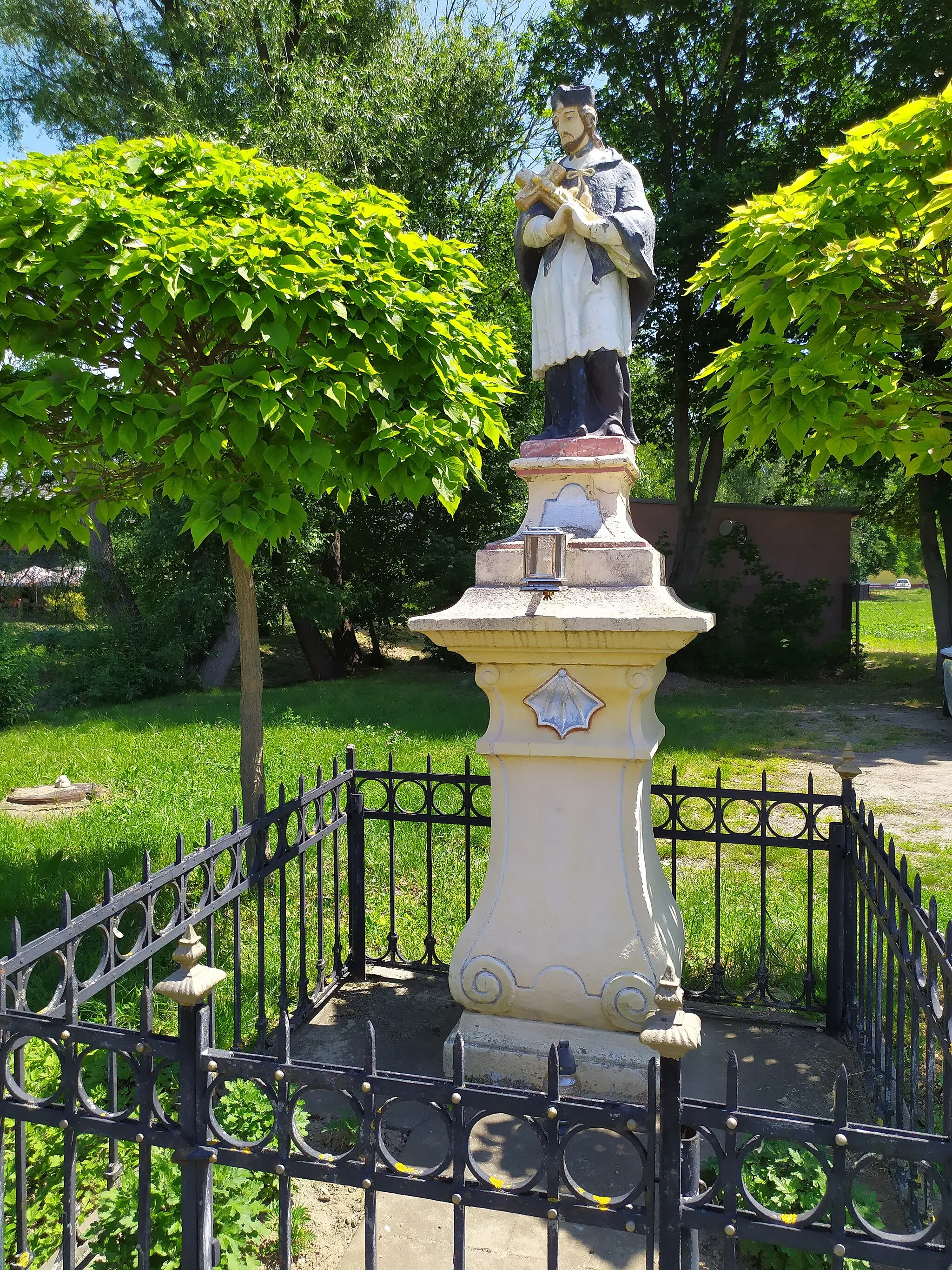 Photo showing: Dolné Lefantovce (okr. Nitra), socha sv. Jána Nepomuckého v centre obce