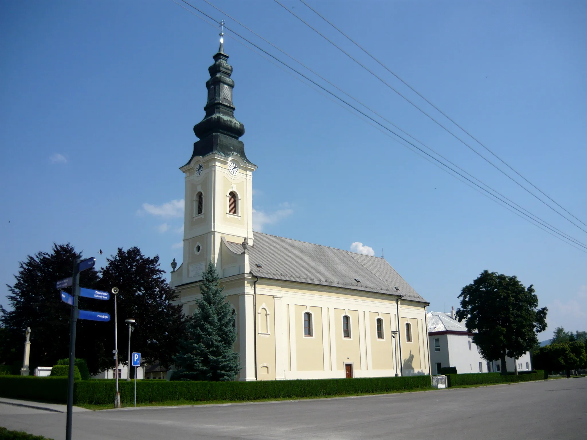 Photo showing: Church in Skačany, Slovakia.