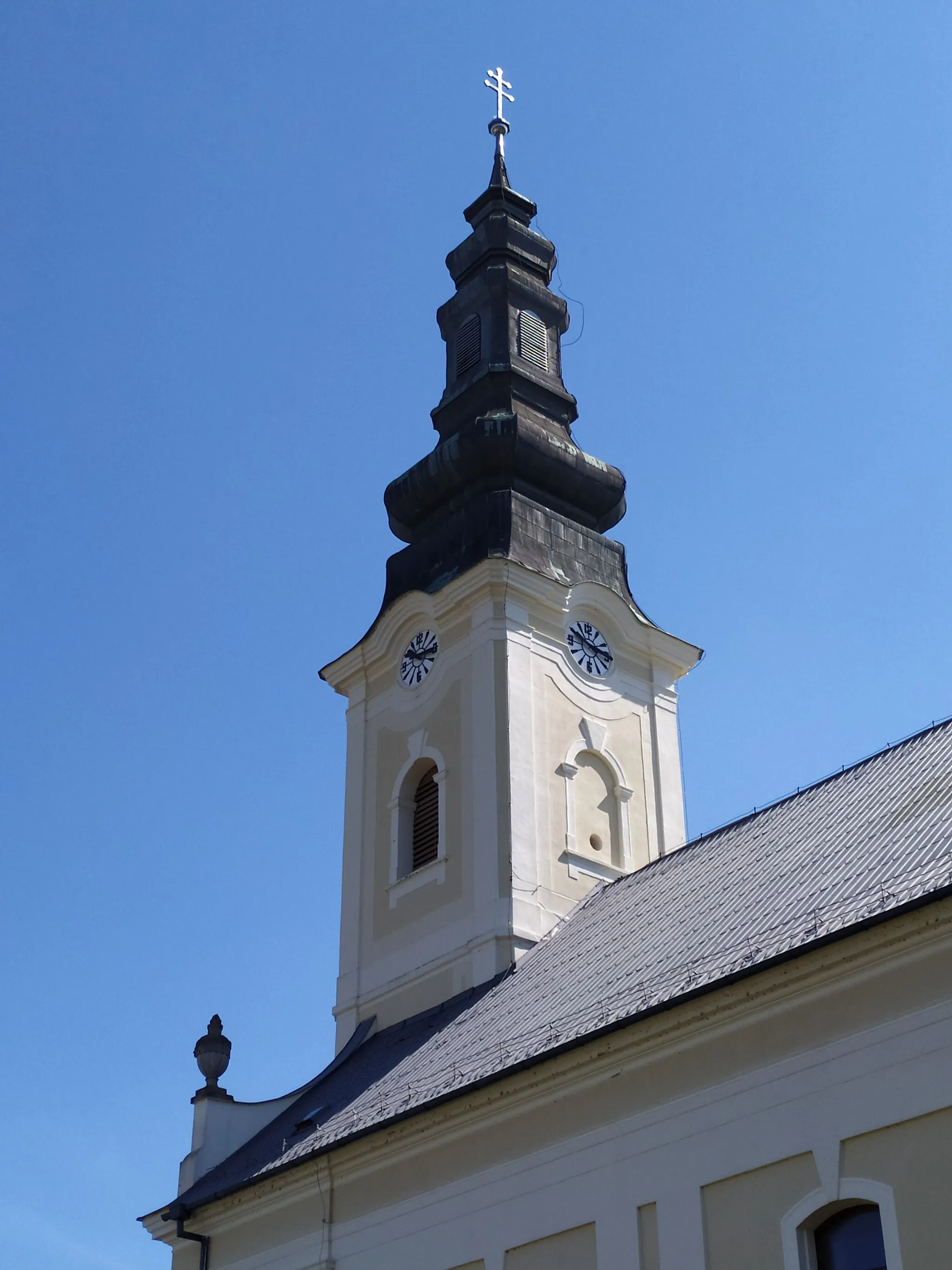 Photo showing: Skačany (okr. Partizánske), Kostol Všetkých svätých; detail veže