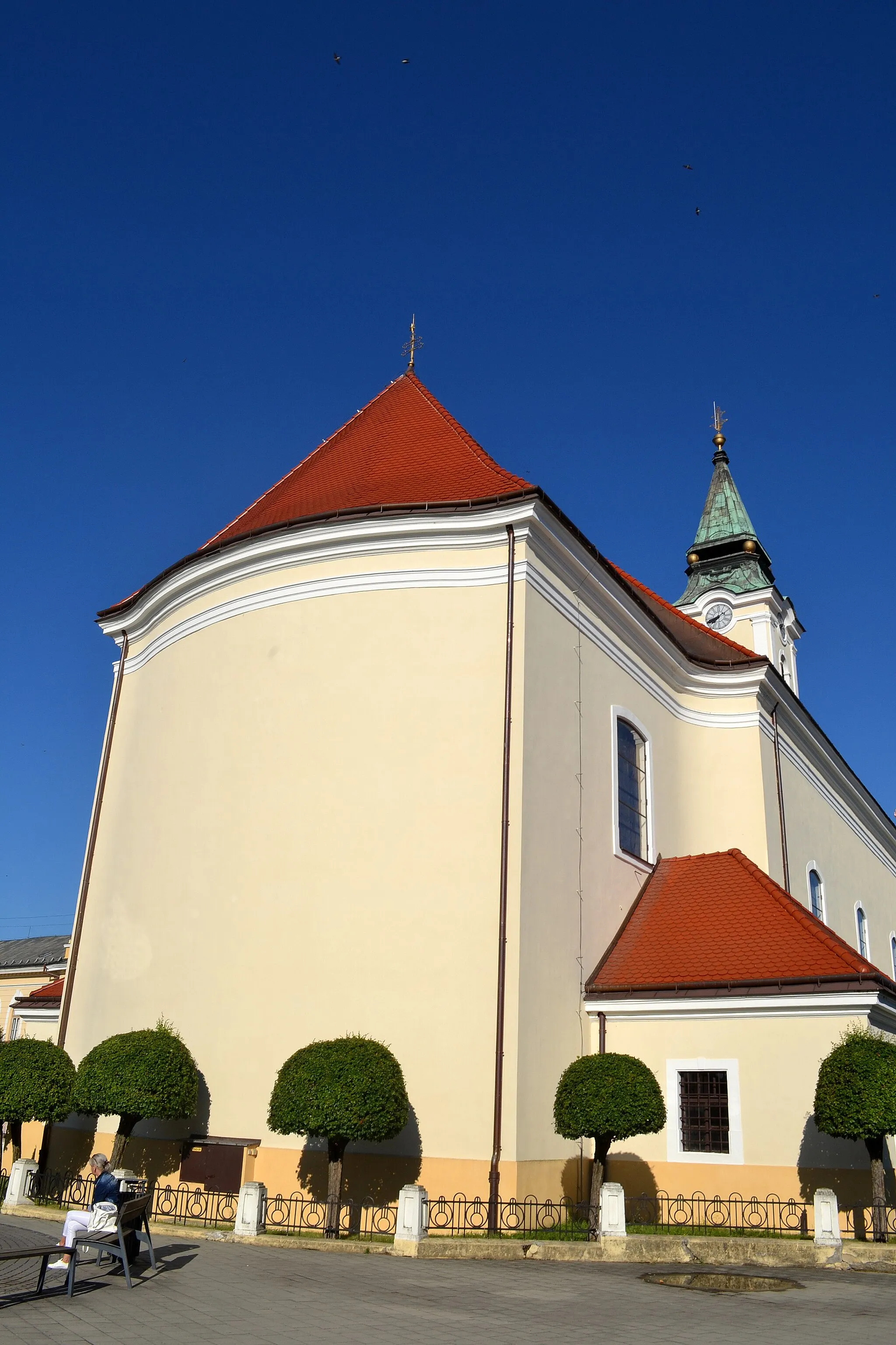 Photo showing: Bánovce nad  Bebravou, Kostol Najsvätejšej Trojice; pohľad od východu
