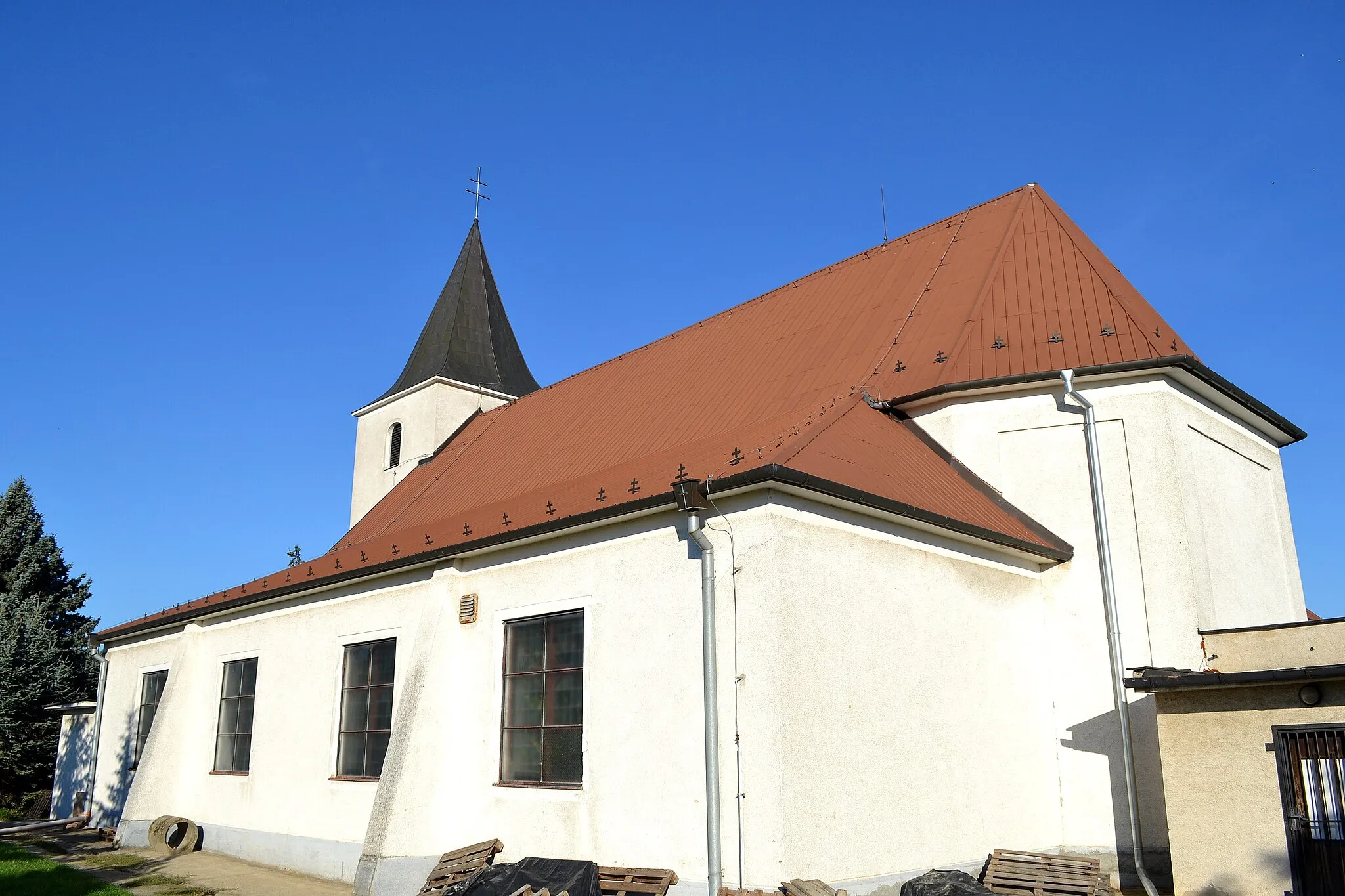 Photo showing: Majcichov (okr. Trnava), Kostol Všetkých svätých; celkový pohľad