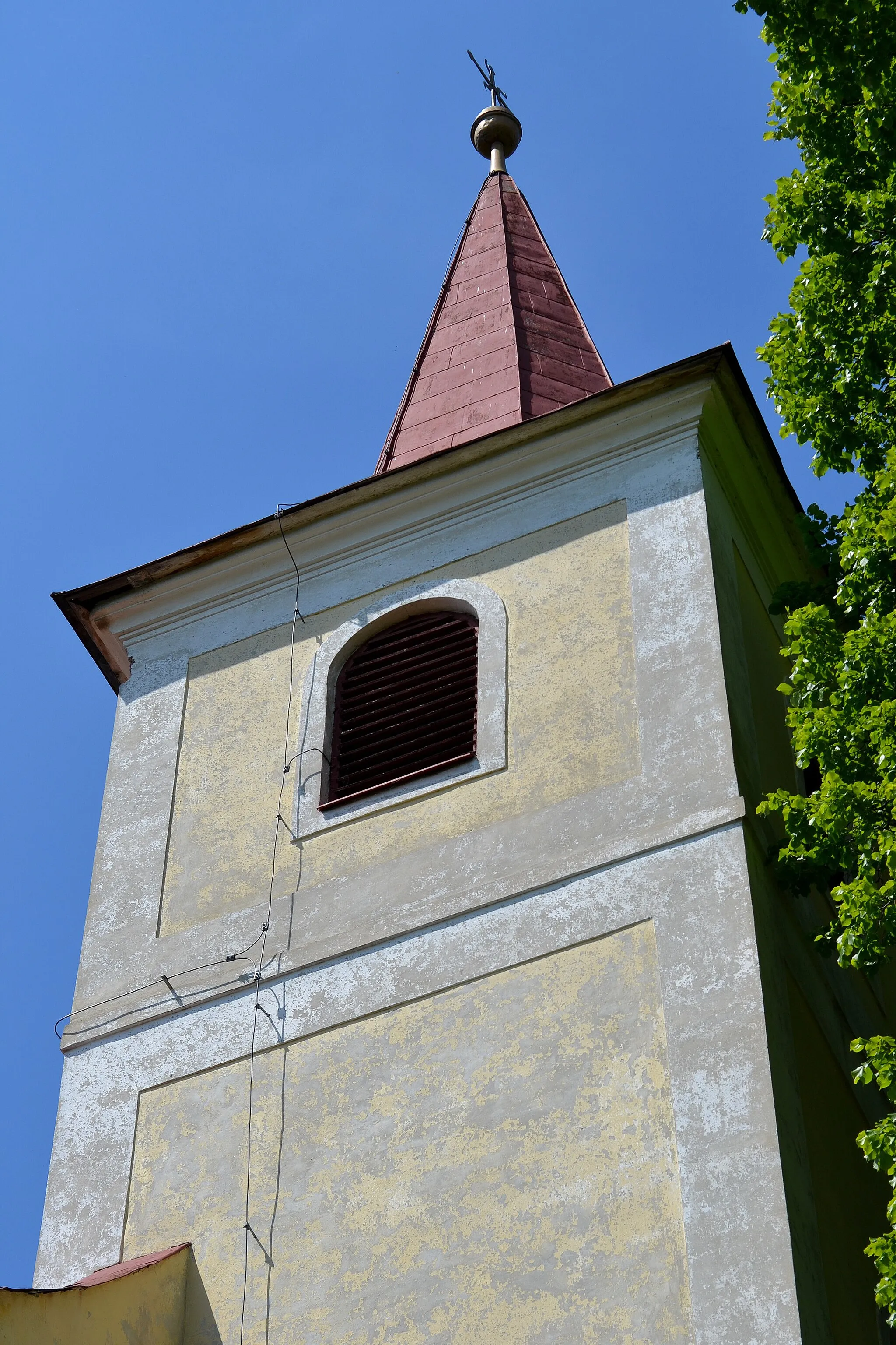 Photo showing: Kosorín (okr. Žiar nad Hronom), Kostol svätého Ladislava; detail veže