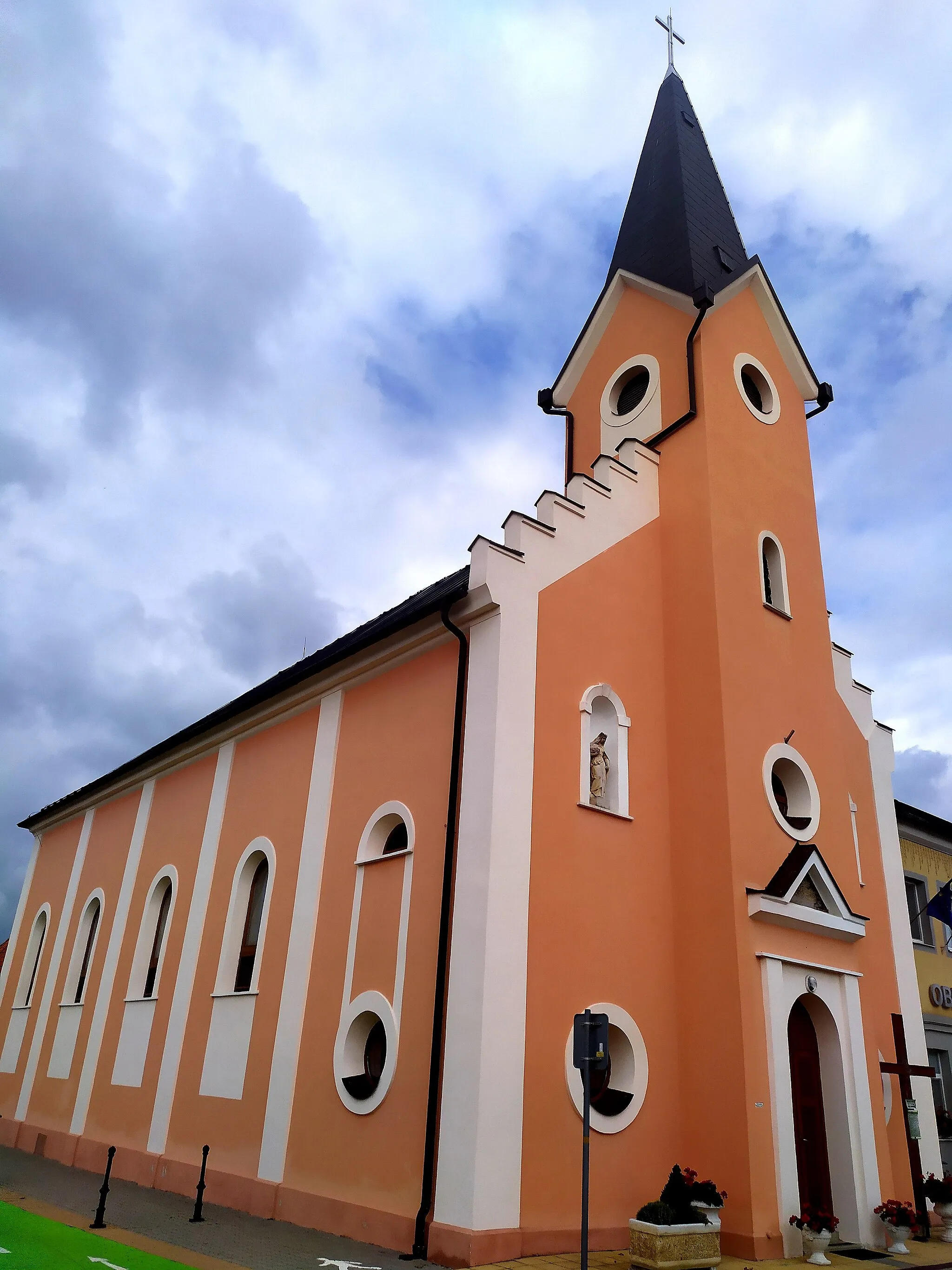 Photo showing: Pečeňady (okr. Piešťany), Kostol Božského Srdca Ježišovho