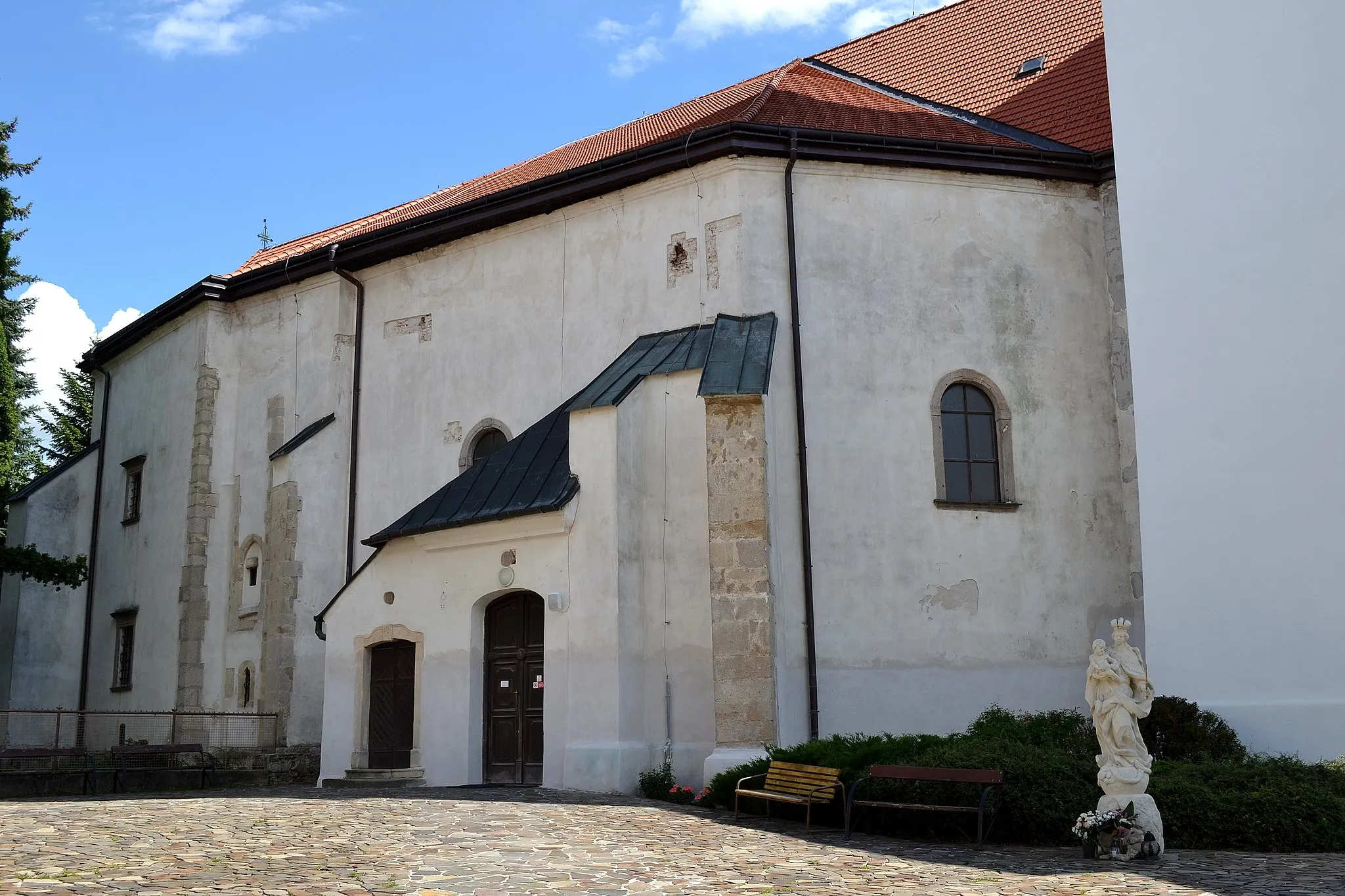 Photo showing: Nové Mesto nad Váhom, Kostol Narodenia Panny Márie; severná loď kostola