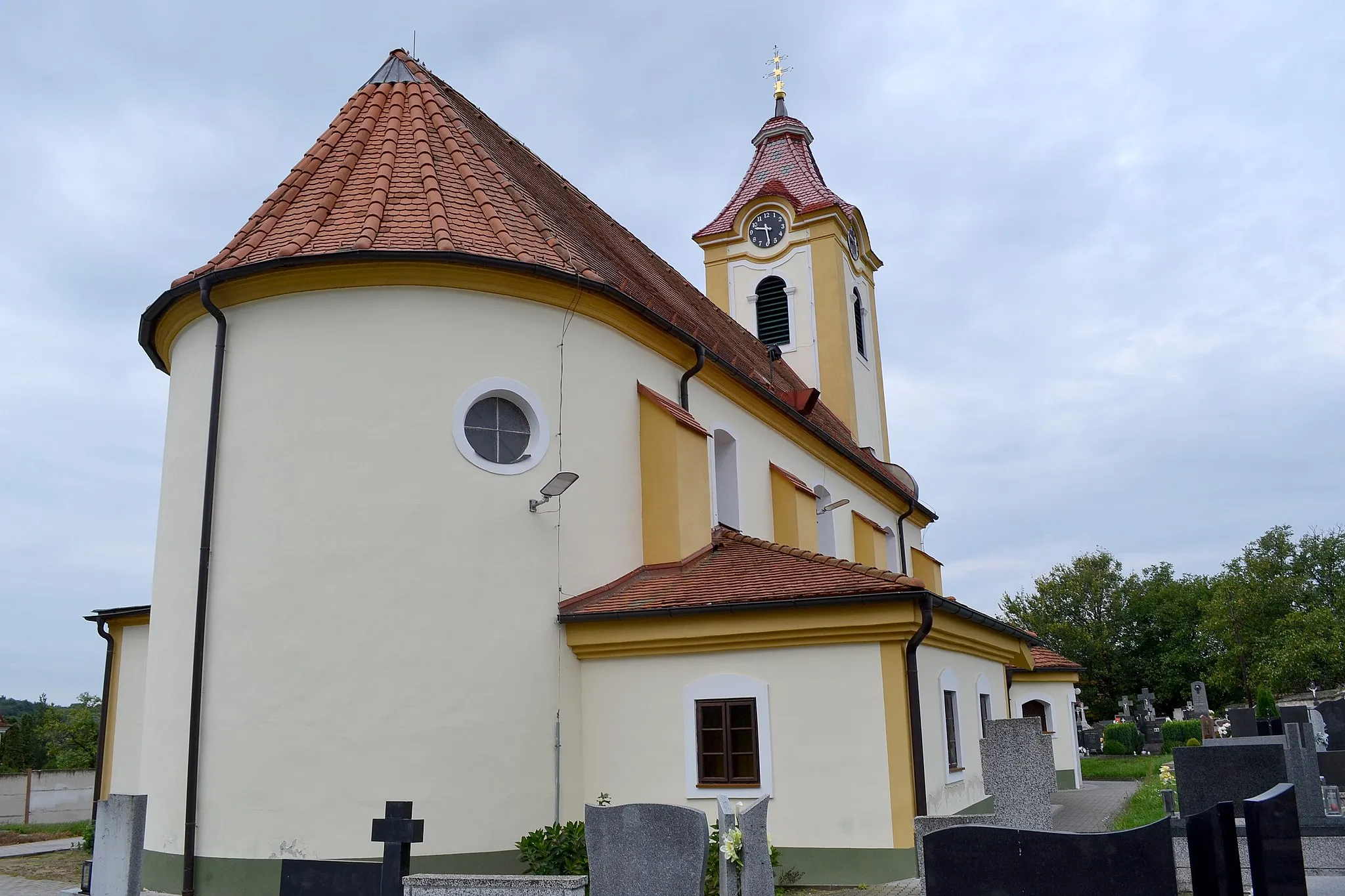 Photo showing: Čáry (okr. Senica), Kostol svätého Martina; celkový pohľad