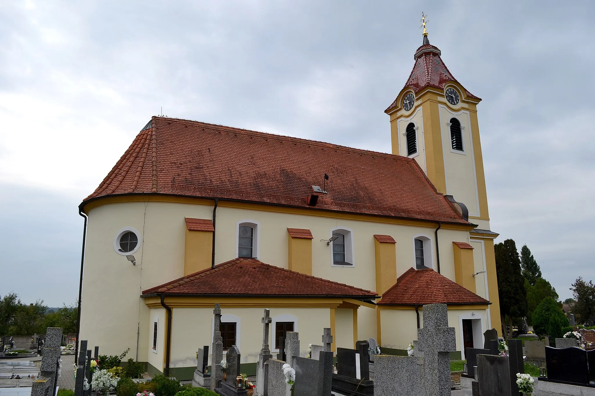 Photo showing: Čáry (okr. Senica), Kostol svätého Martina; celkový pohľad