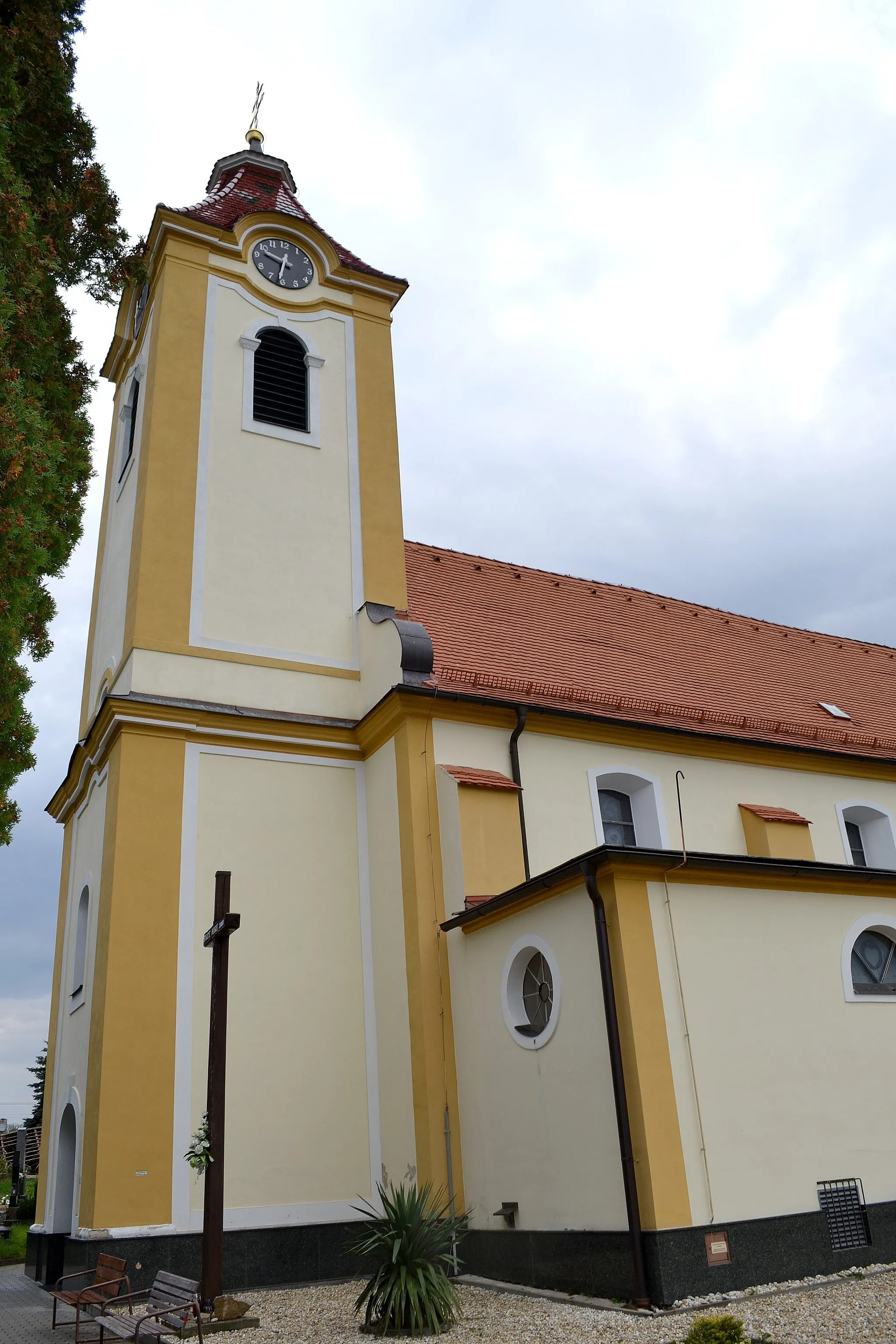 Photo showing: Čáry (okr. Senica), Kostol svätého Martina; veža kostola