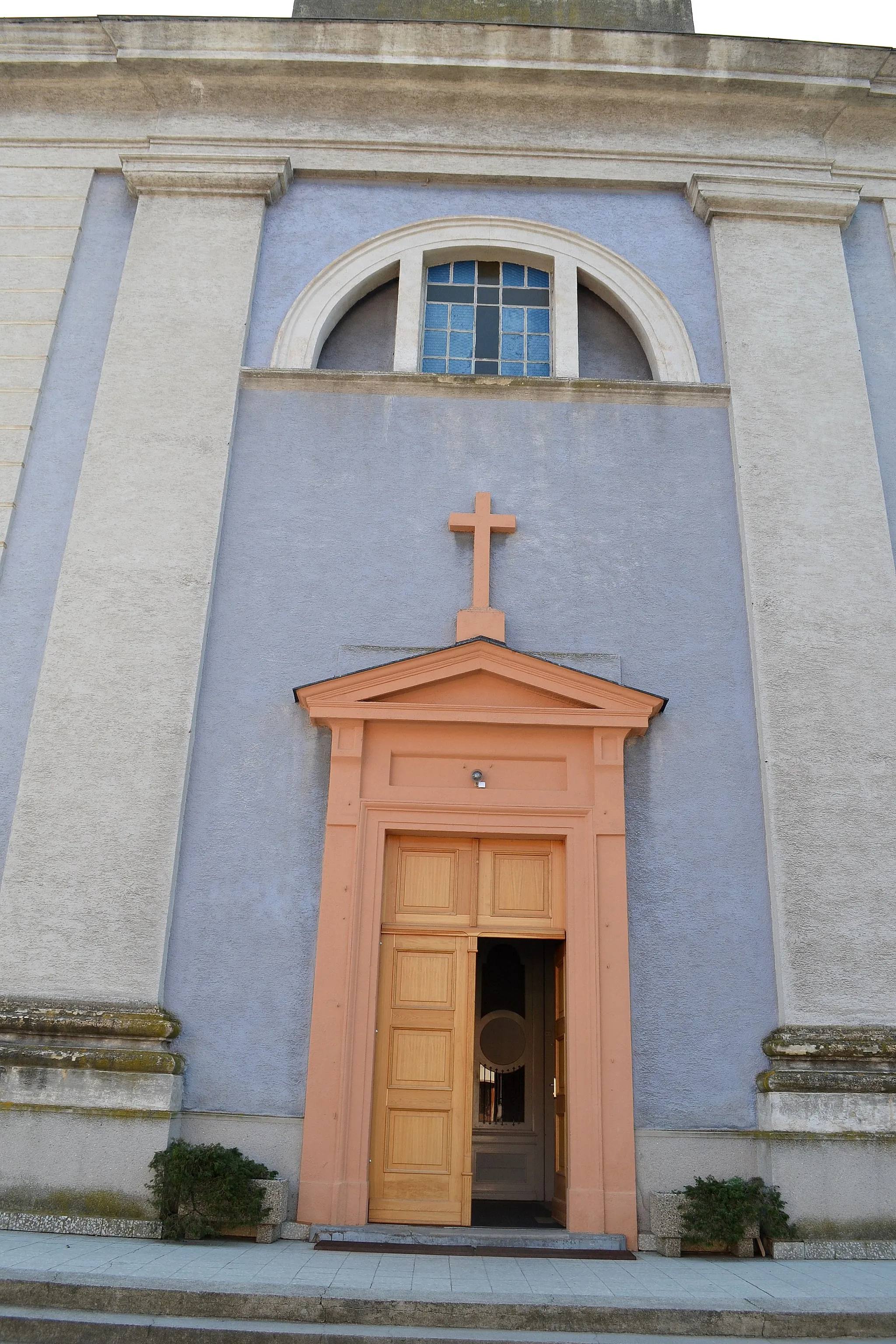 Photo showing: Gbely (okr. Skalica), Kostol svätého Michala archanjela; hlavný portál