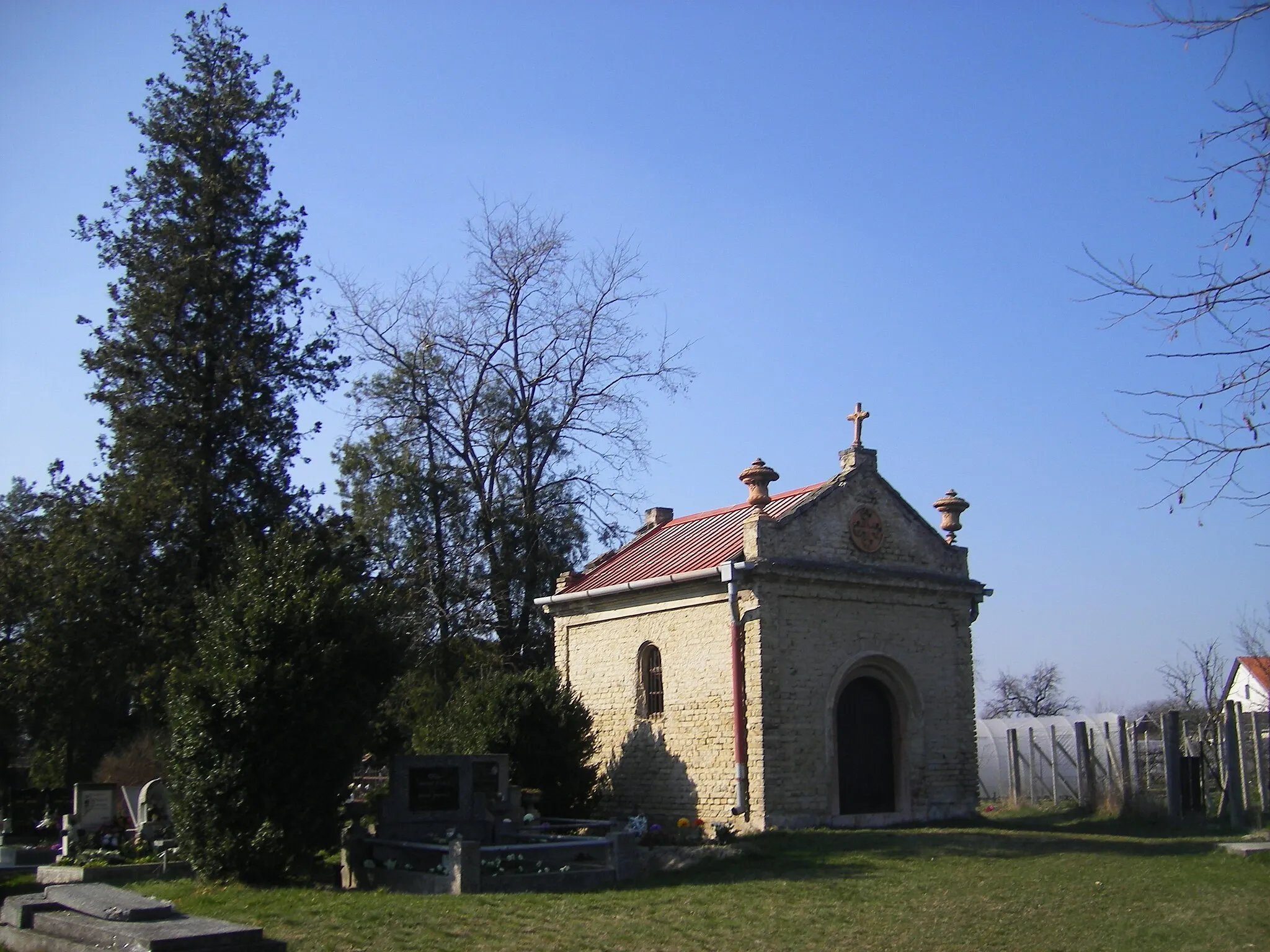 Photo showing: Nemesócsa - temetői kápolna