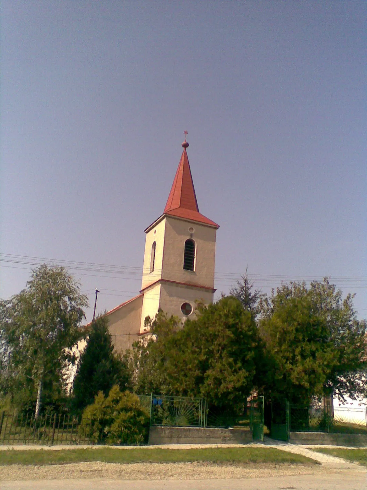 Photo showing: Kostol v obci Beša