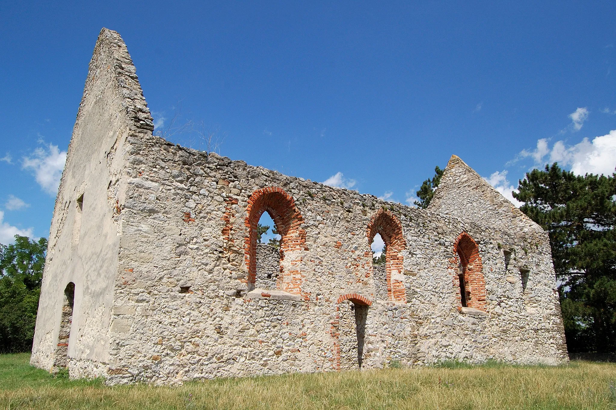 Photo showing: ruina kostolíka v Haluziciach