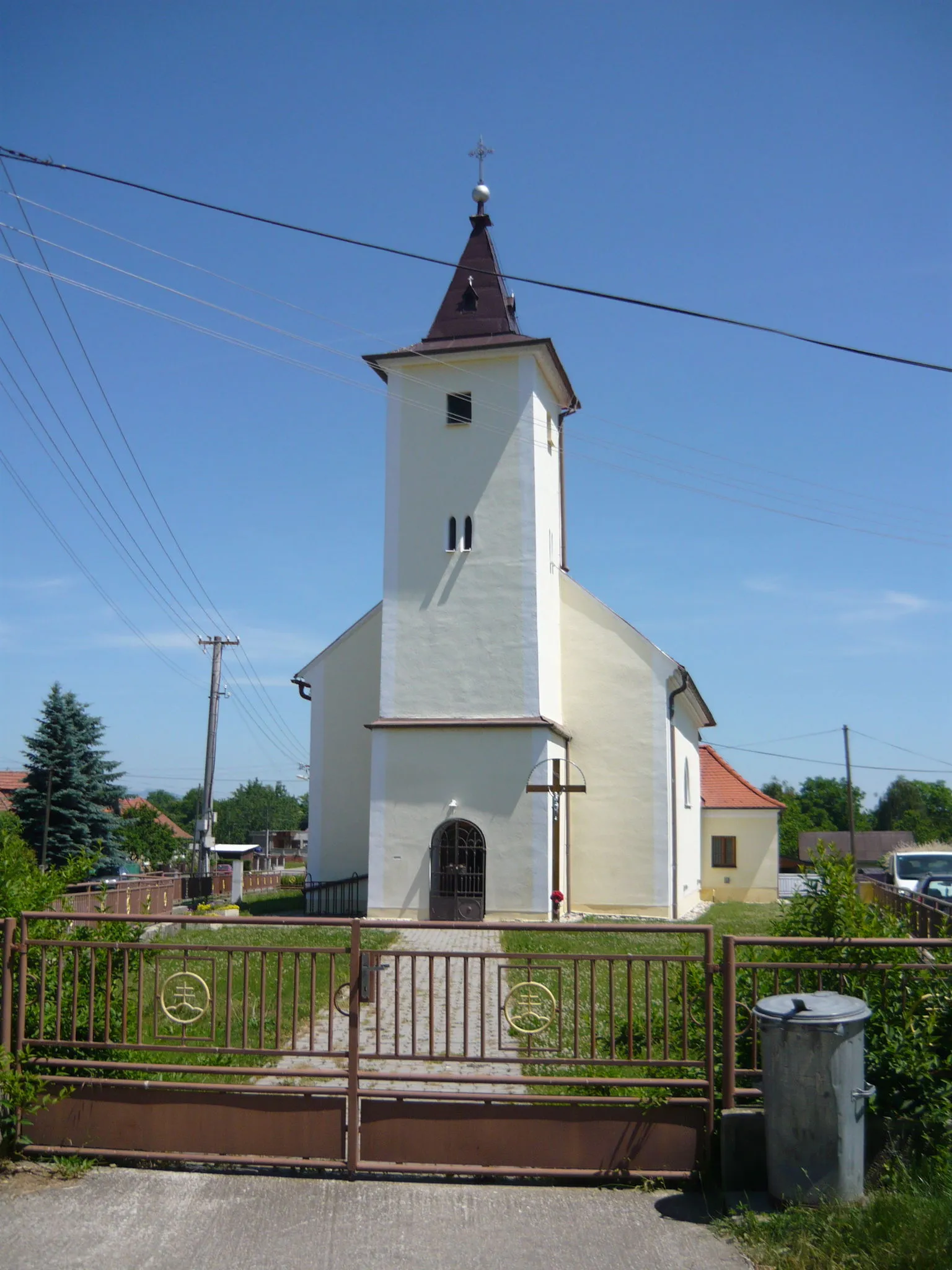 Photo showing: St. Gal’s church in Borčany, Slovakia.