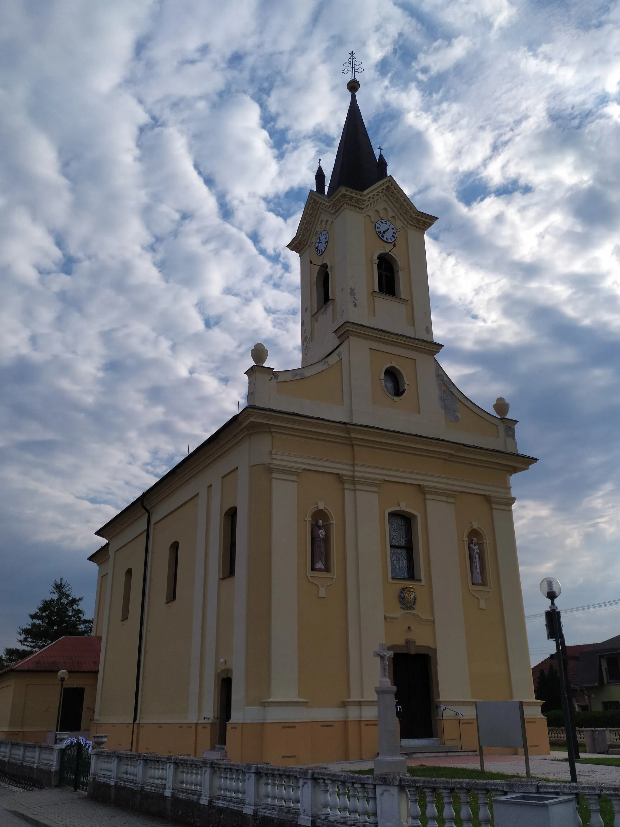 Photo showing: Úľany nad Žitavou (okr. Nové Zámky), Kostol sv. Martina