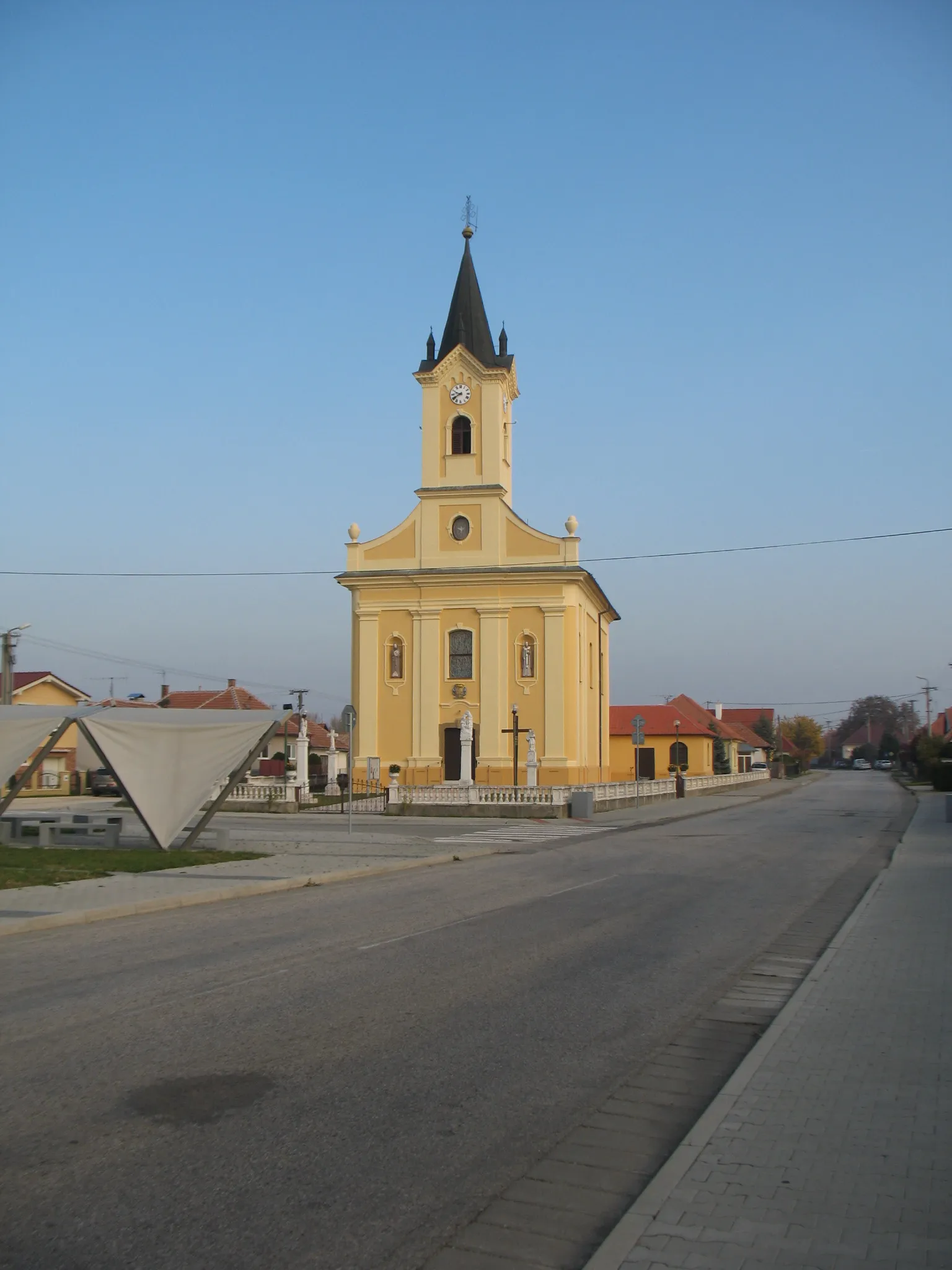 Photo showing: Zsitvafödémes temploma