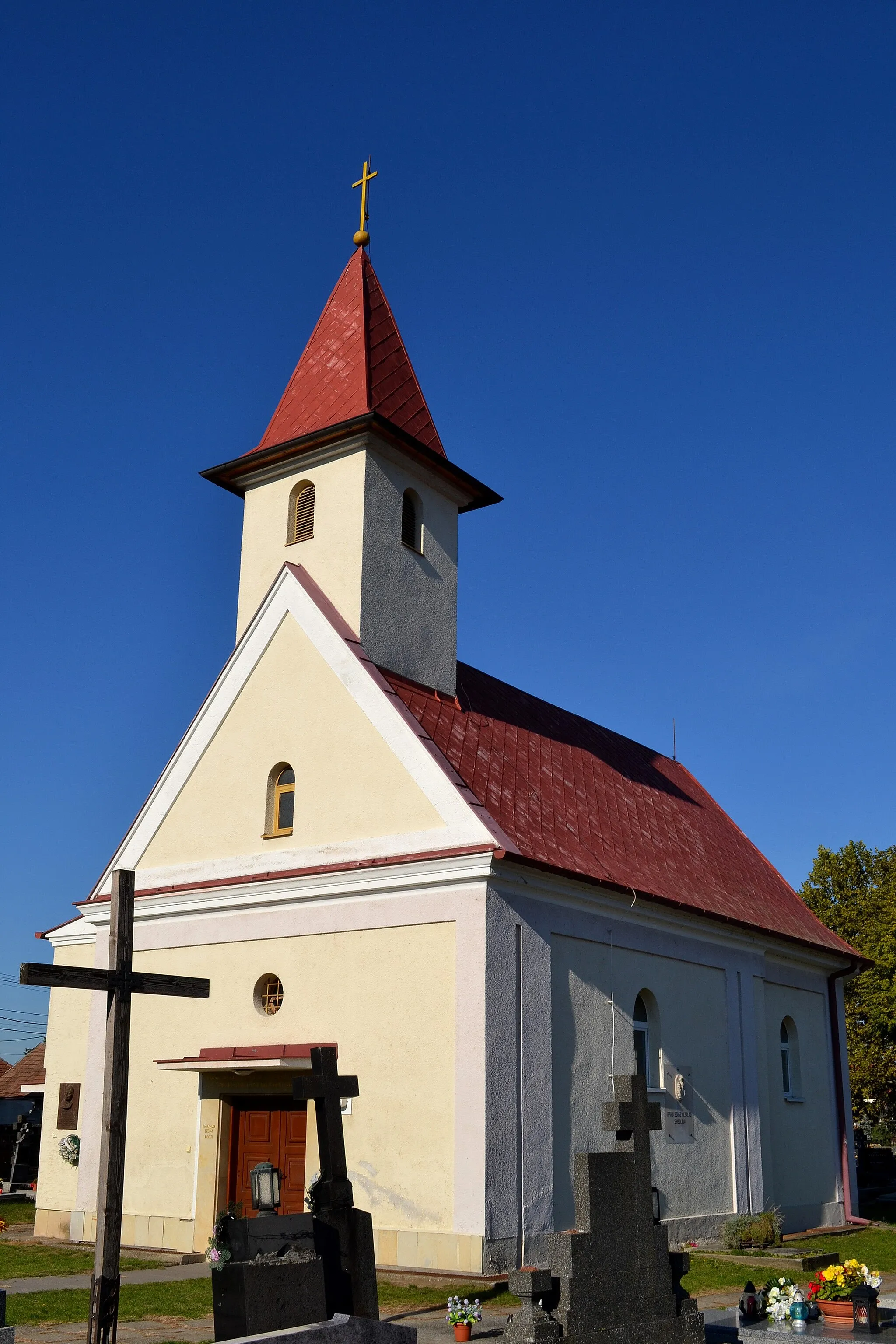 Photo showing: Opoj (okr. Trnava), Kostol Najsvätejšej Trojice
