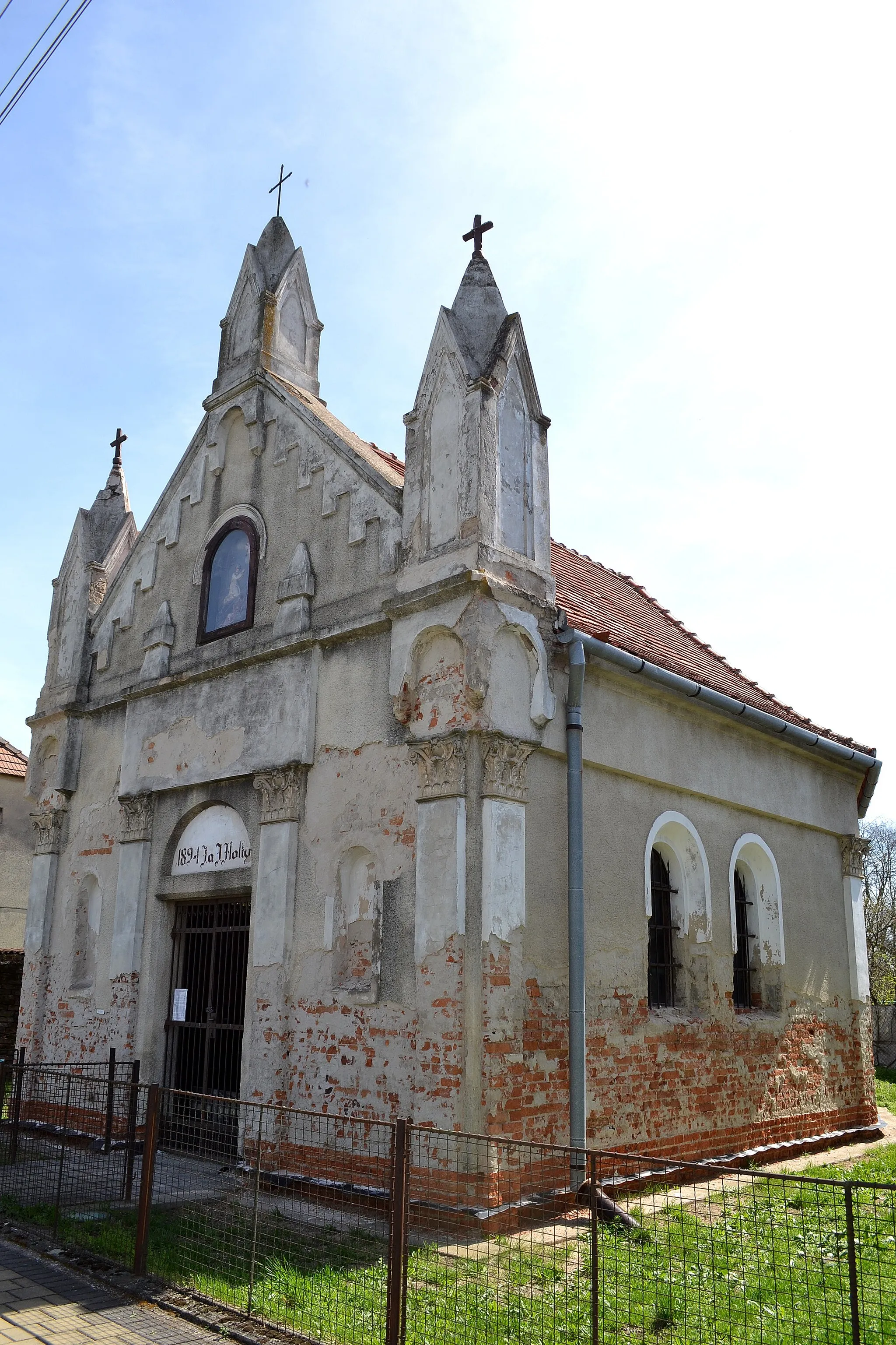 Photo showing: Borský Svätý Jur (okr. Senica), Kaplnka Lurdskej Panny Márie; celkový pohľad na stavbu z r. 1894