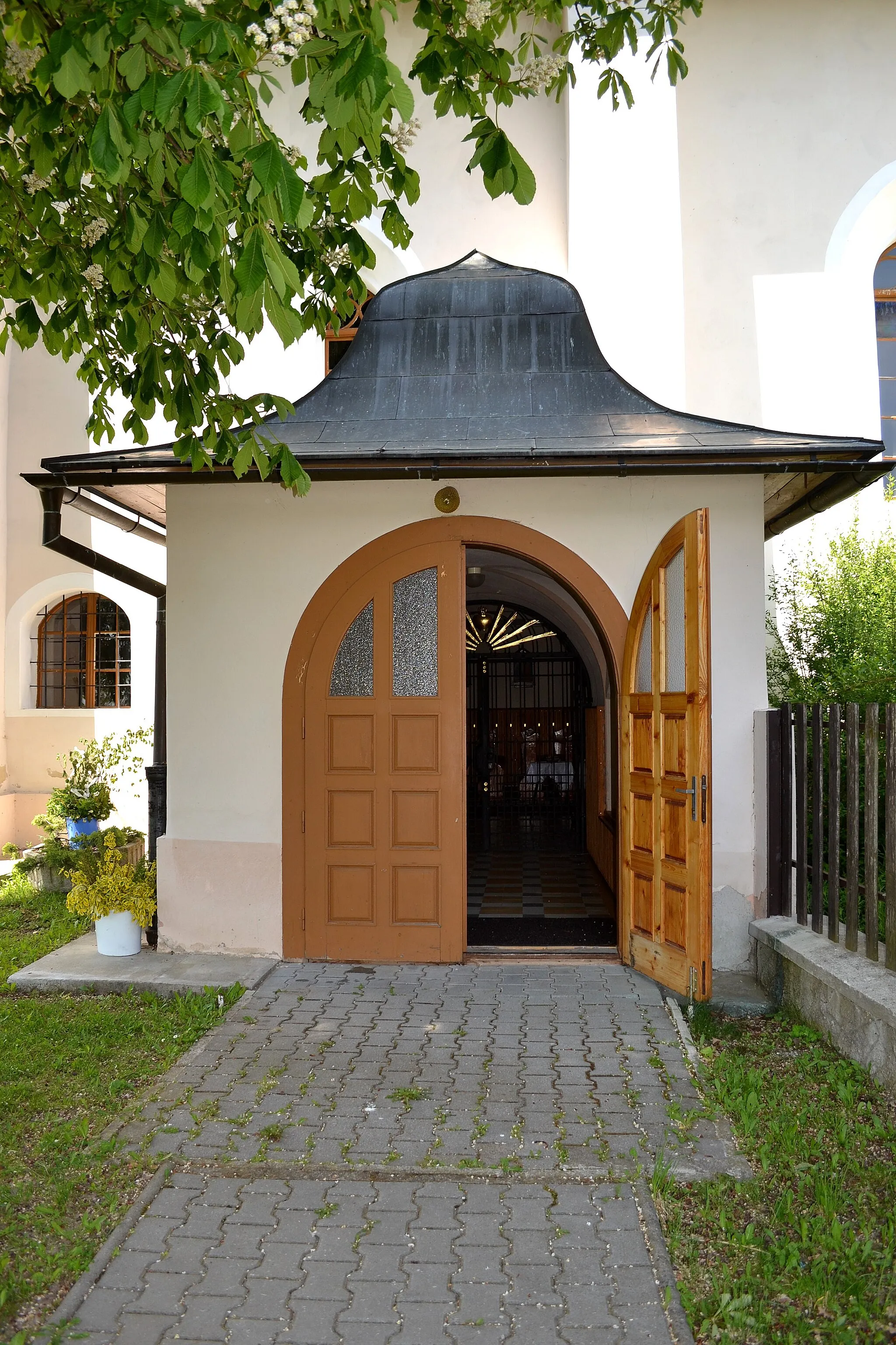 Photo showing: Janova Lehota (okr. Žiar nad Hronom), Kostol Najsvätejšieho Srdca Ježišovho; južná predsieň