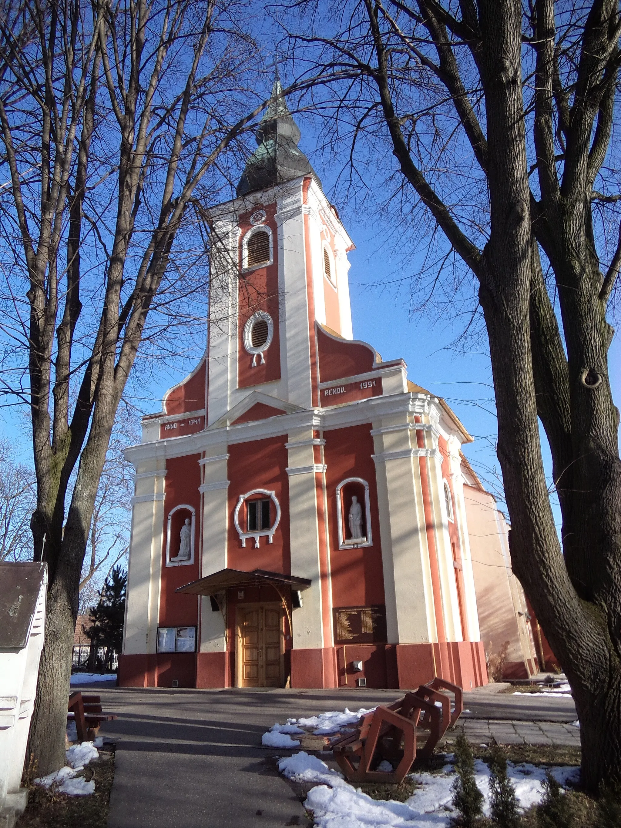 Photo showing: Trávnica (okr. Nové Zámky), Kostol Najsvätejšej Trojice