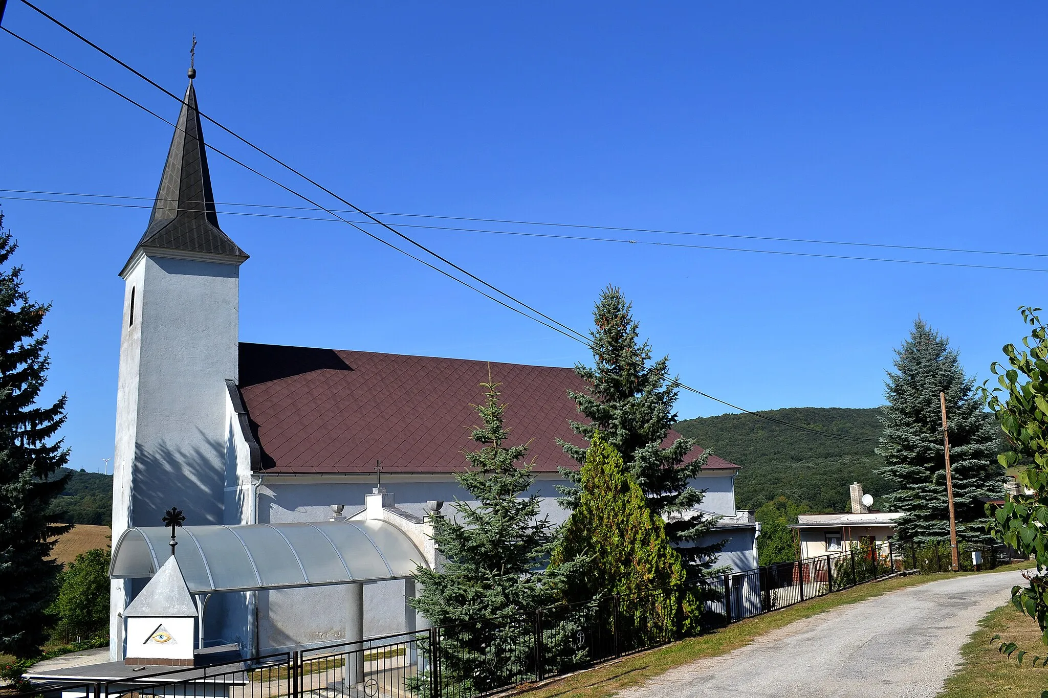 Photo showing: Buková (okr. Trnava), Kostol Navštívenia Panny Márie; celkový pohľad