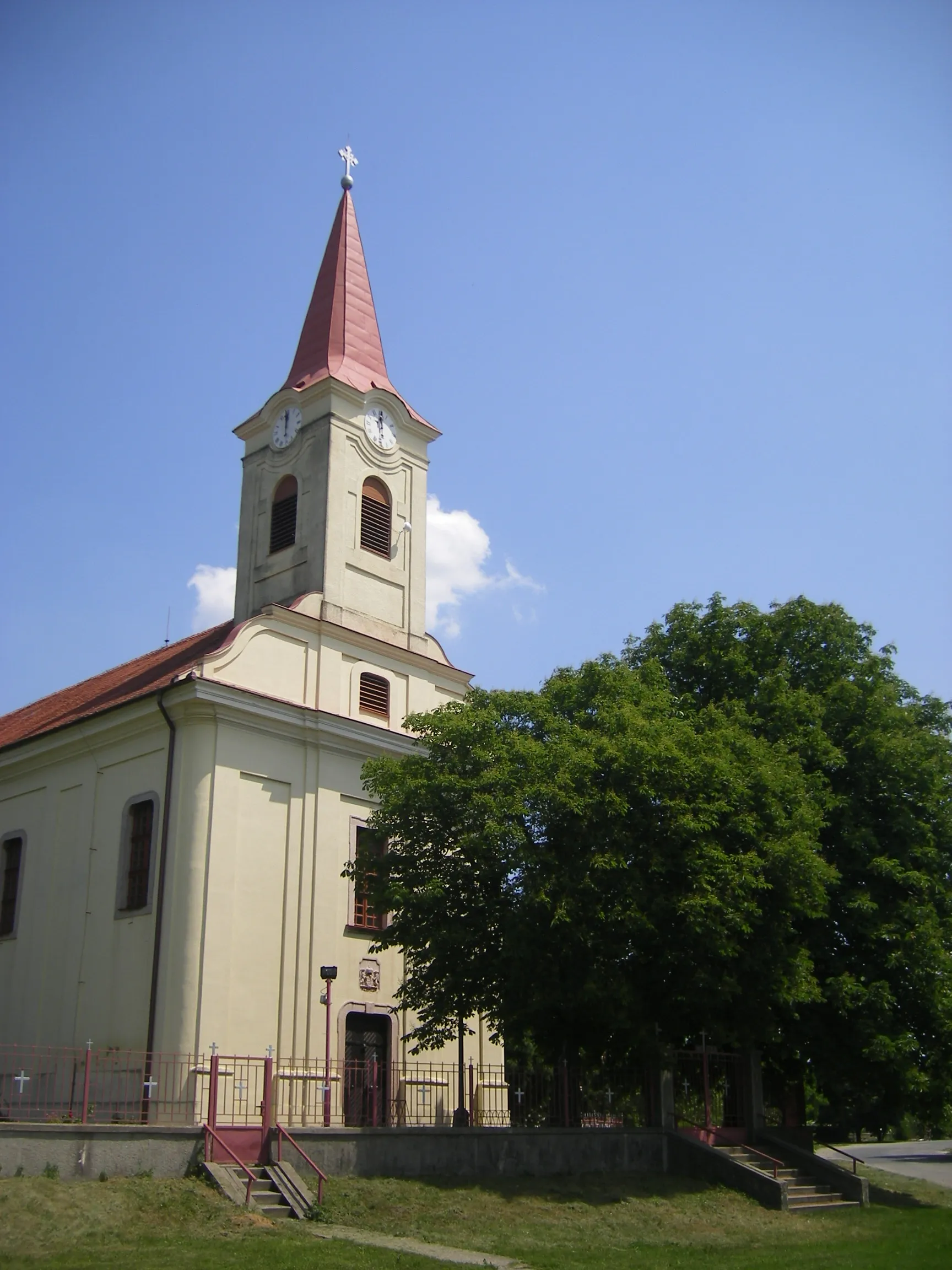 Photo showing: Perbete - Katolikus templom