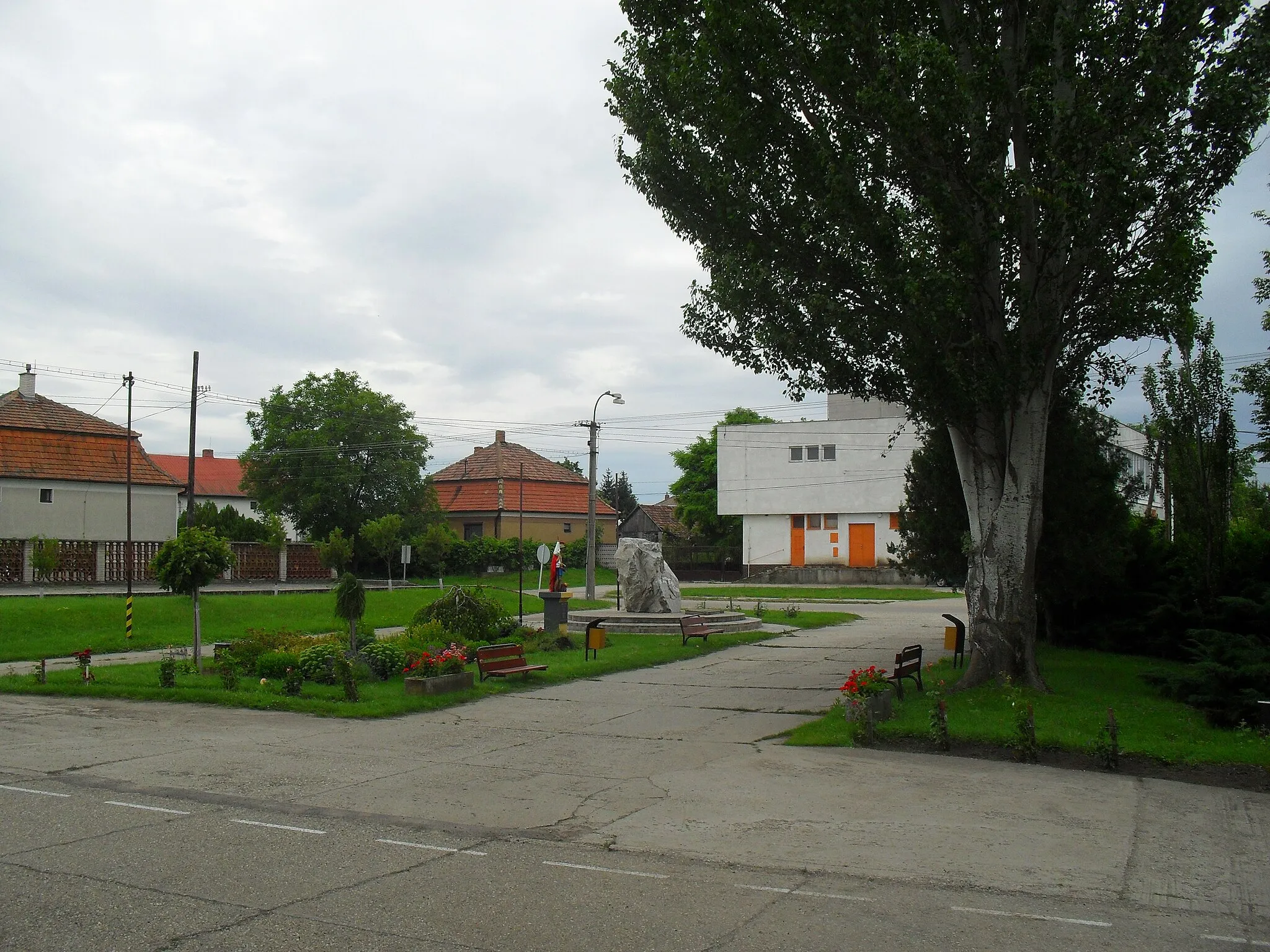 Photo showing: Ímely - Blaskovich tér