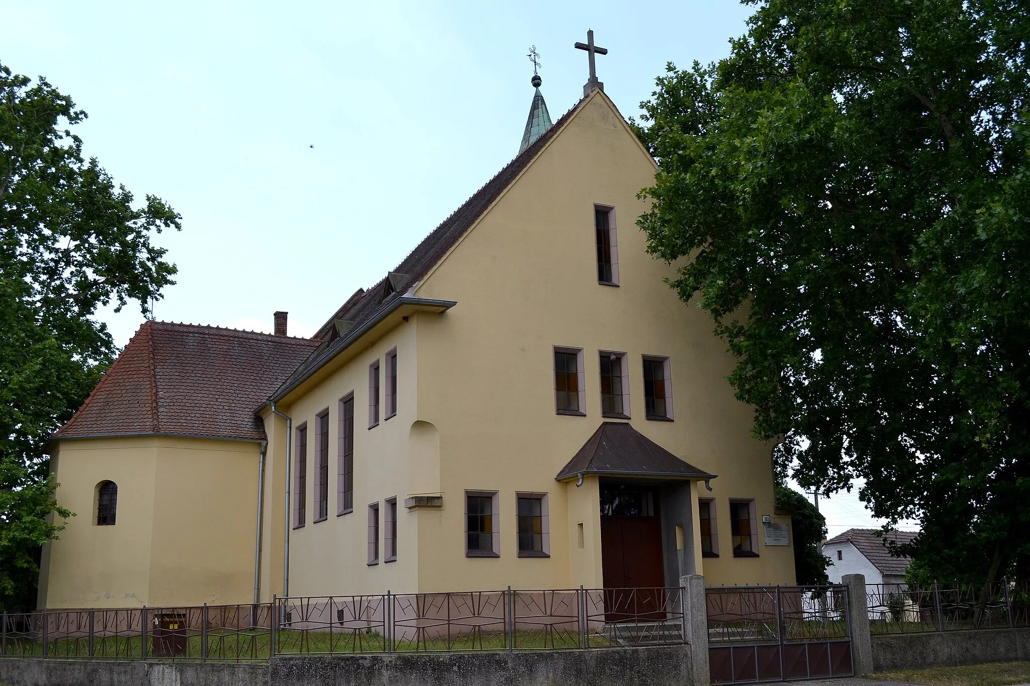 Photo showing: Veľká Paka (okr. Dunajská Streda), Kostol svätého Ladislava