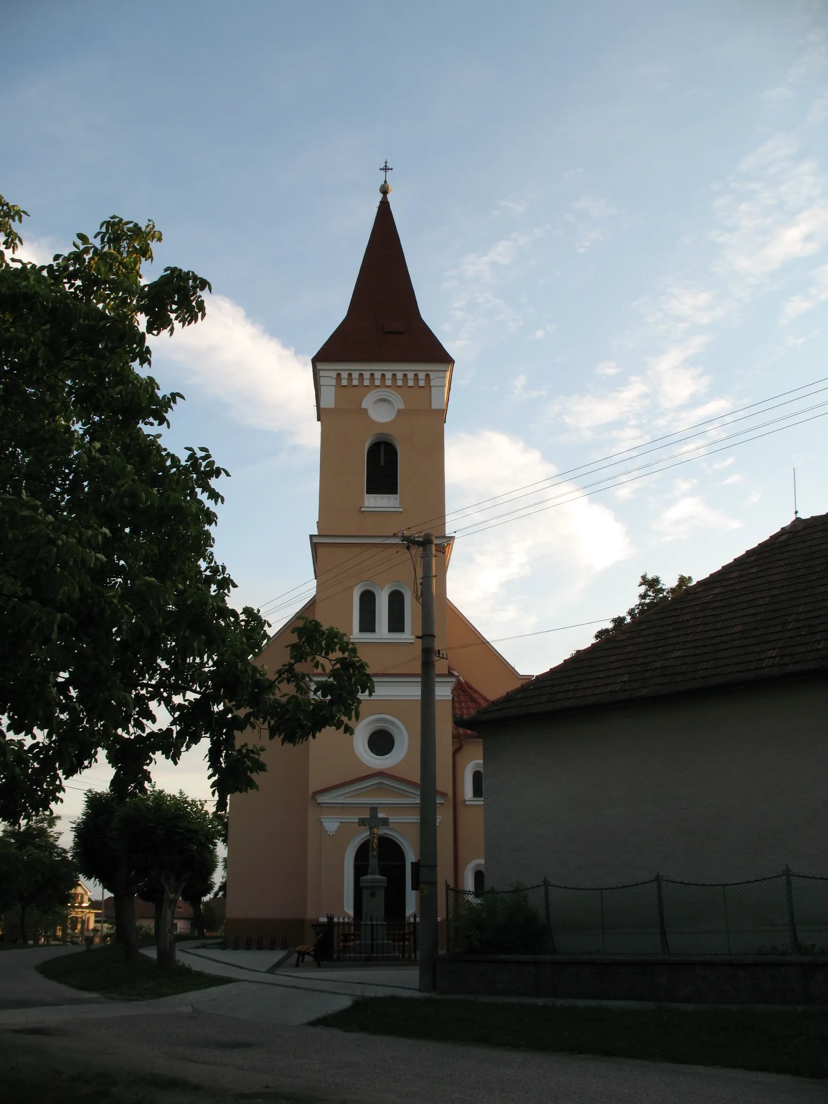 Photo showing: Dolné Saliby - rímsko-katolícky kostol