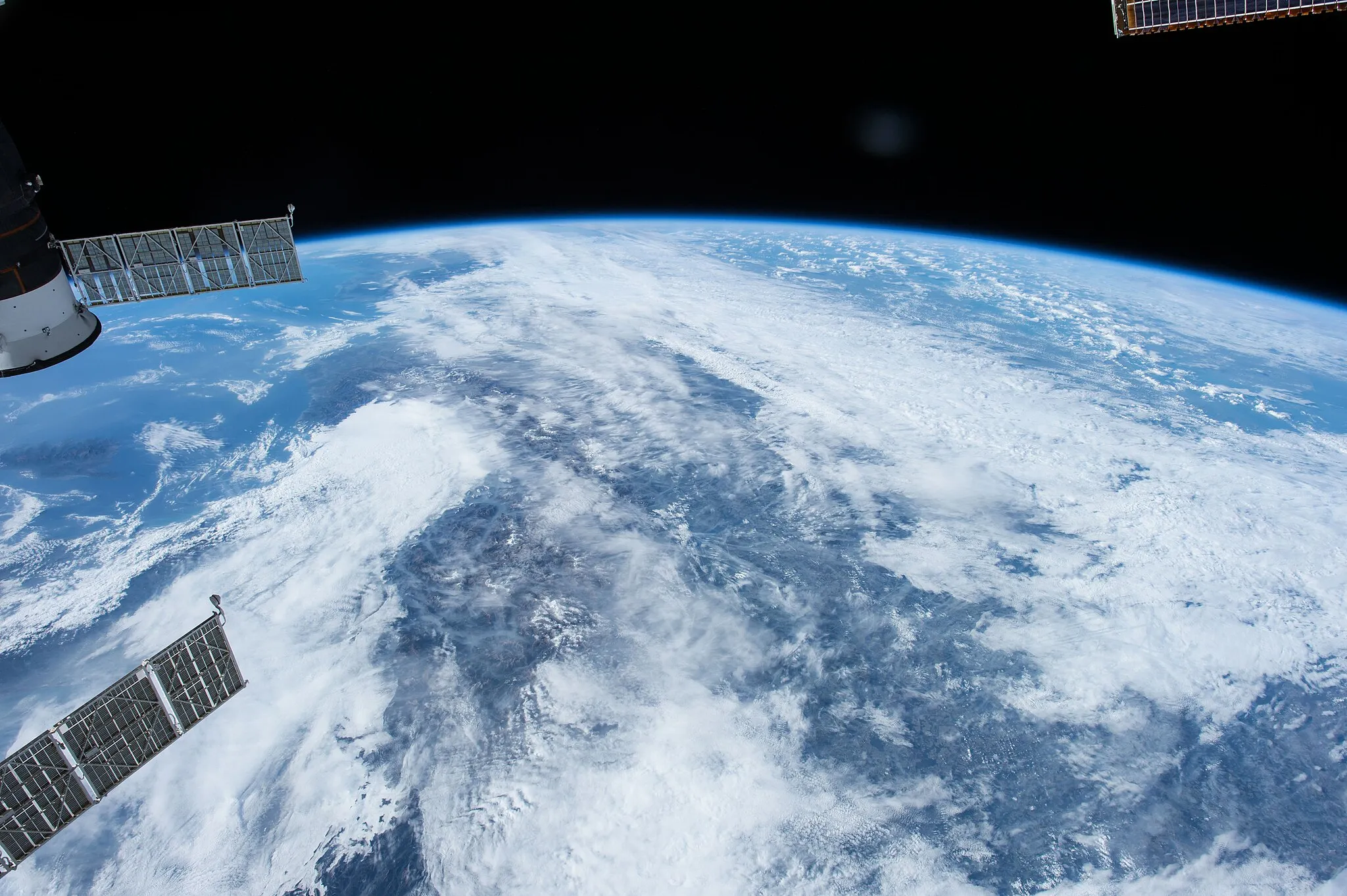 Photo showing: View of Earth taken during ISS Expedition 53.