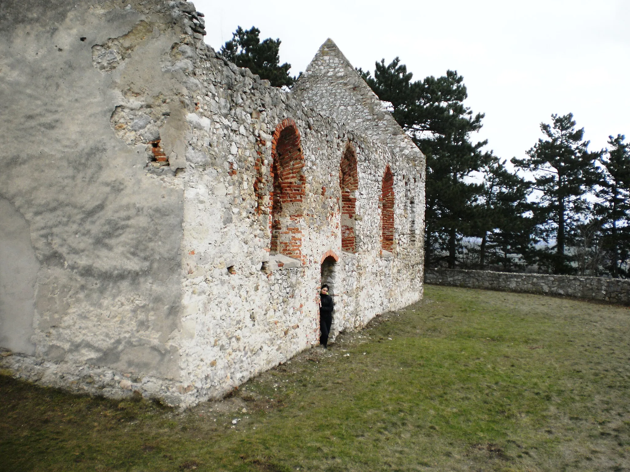 Photo showing: Haluzice-zrúcanina opevneného kostola