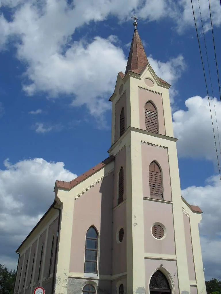 Photo showing: Bana - katolikus templom