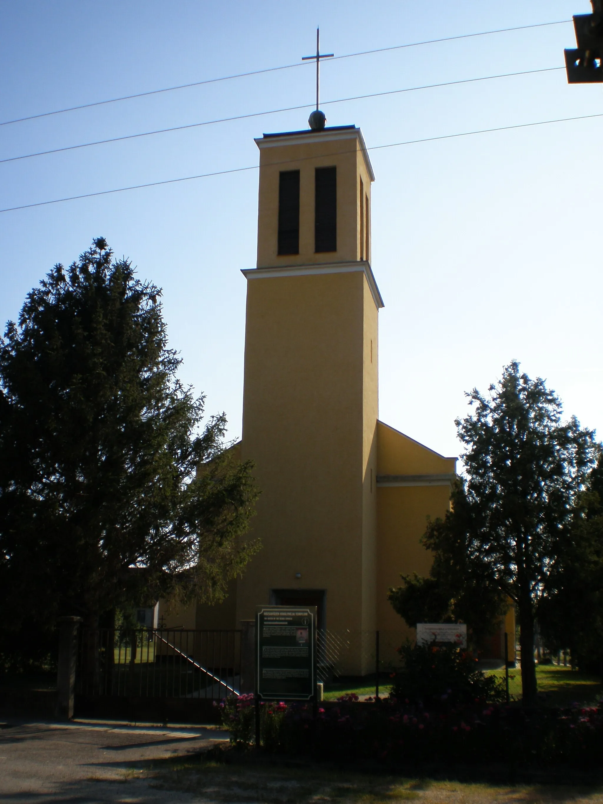 Photo showing: Rózsafűzér királynője templom