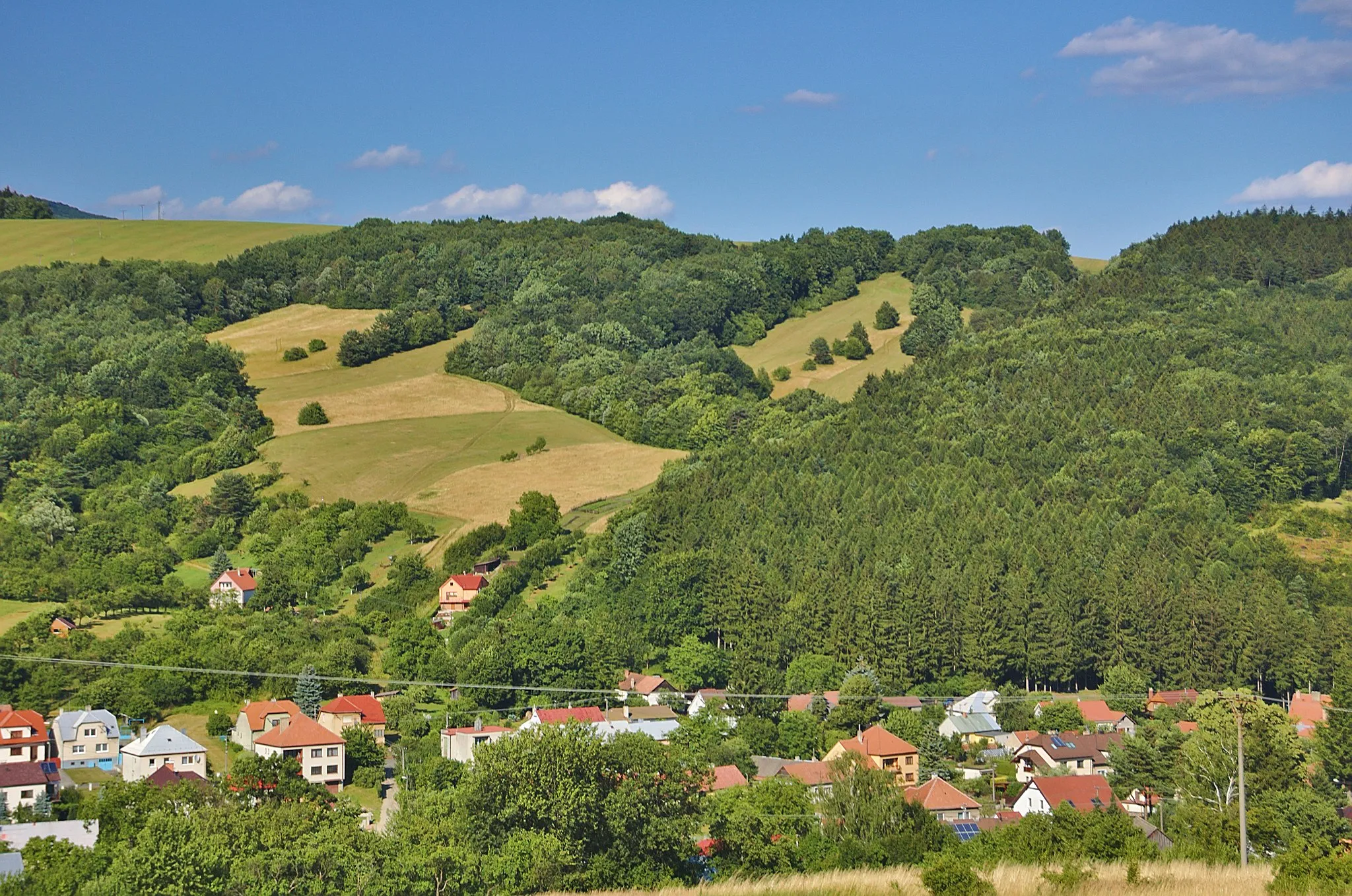 Photo showing: Pohled na Květnou a Novou horu od západu, Strání, okres Uherské Hradiště