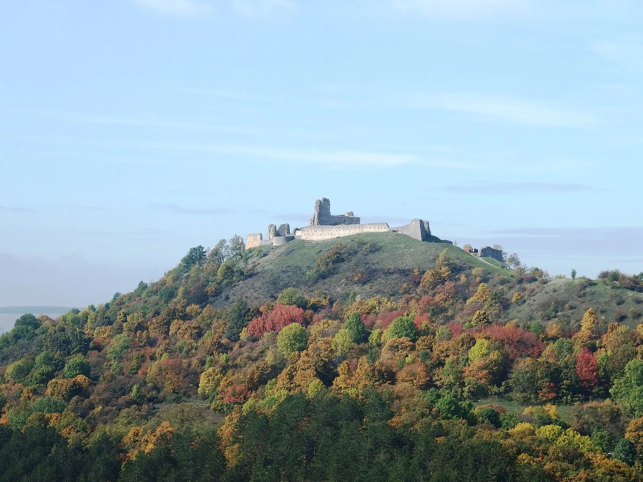 Photo showing: Podbranč, Senica District, Slovakia. Branč Castle.