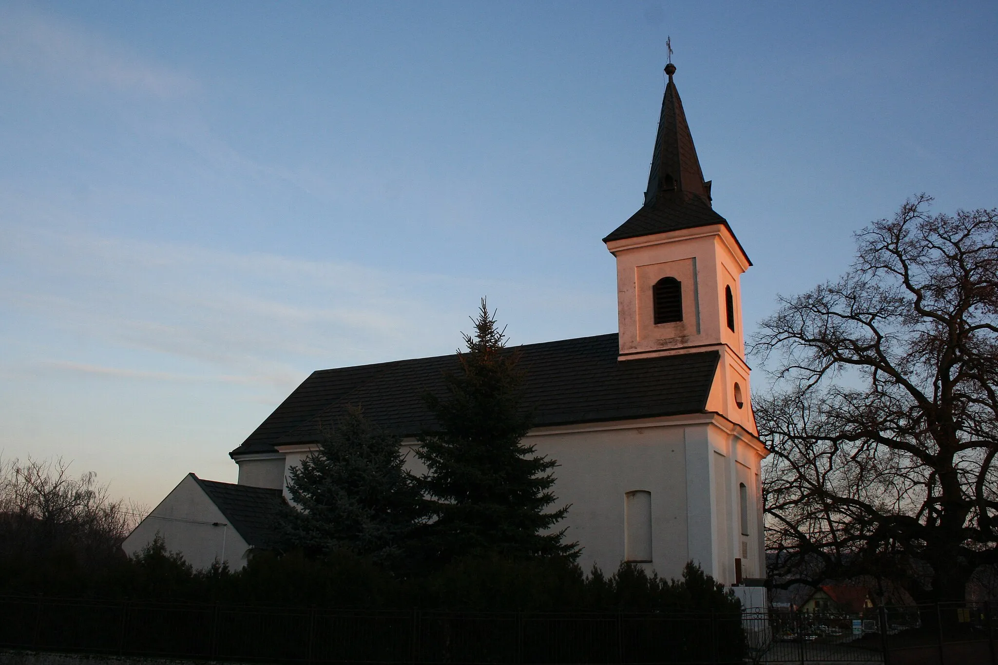 Photo showing: Alsócsitár templom