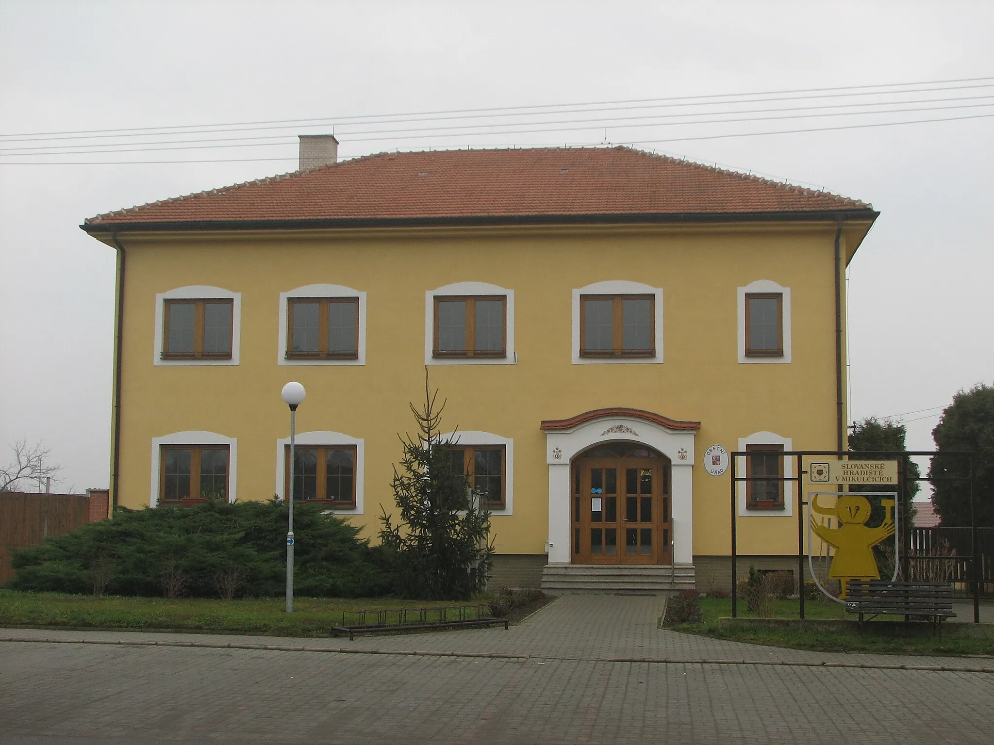 Photo showing: Mikulčice - municipal office
