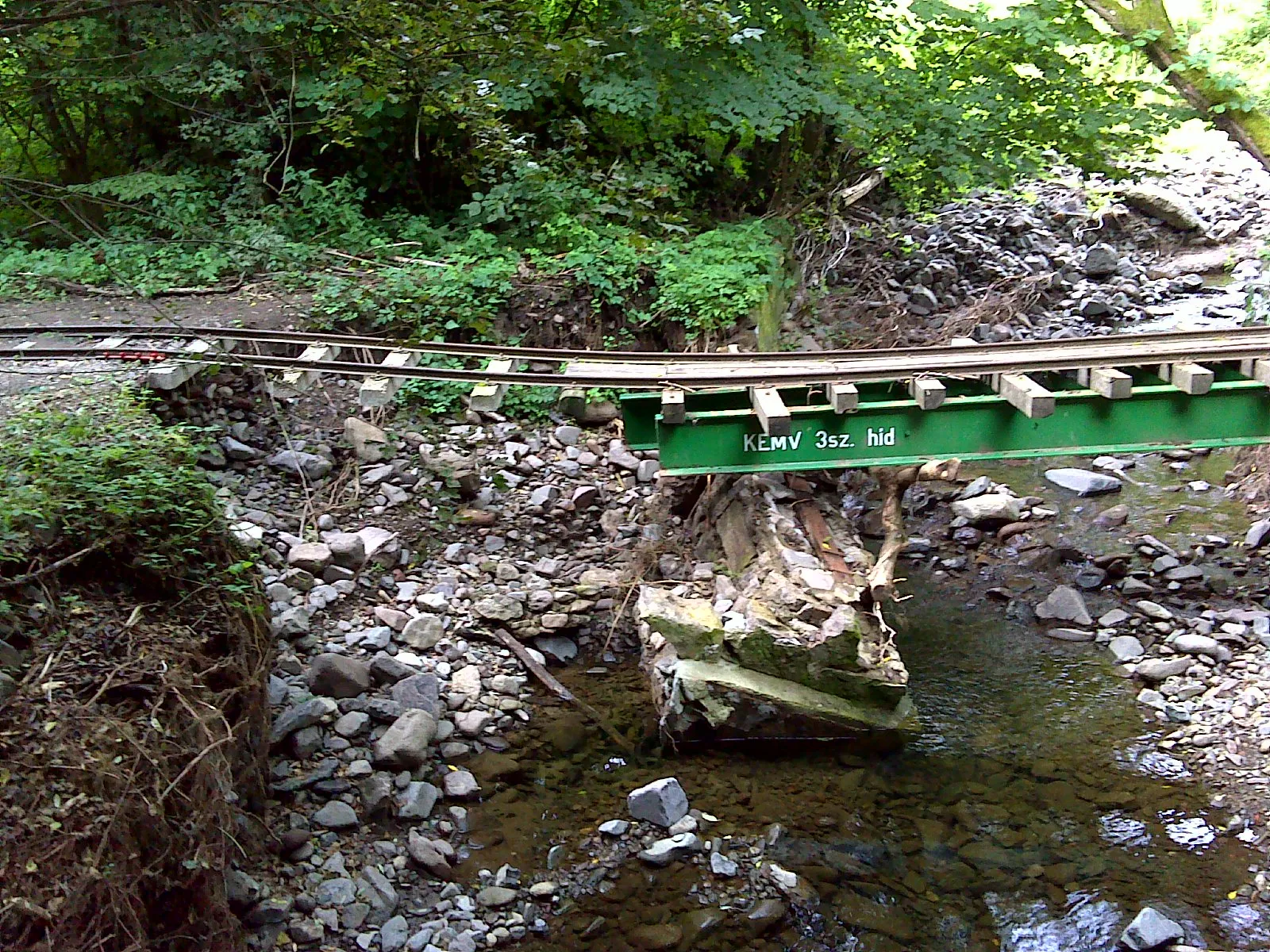 Photo showing: Kisvonat hídja az áradás után