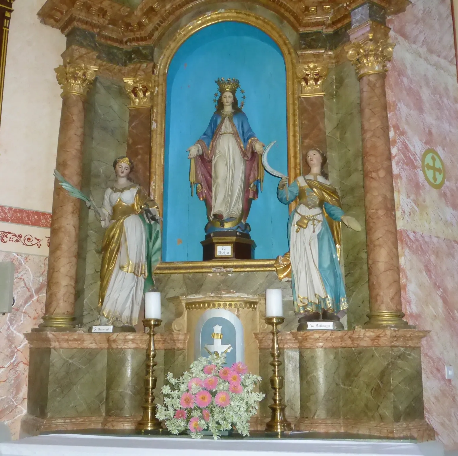 Photo showing: Church of Frankolovo, altar with Mary and the Saints Apollonia and Notburga. Near Vojnik, Slovenia.