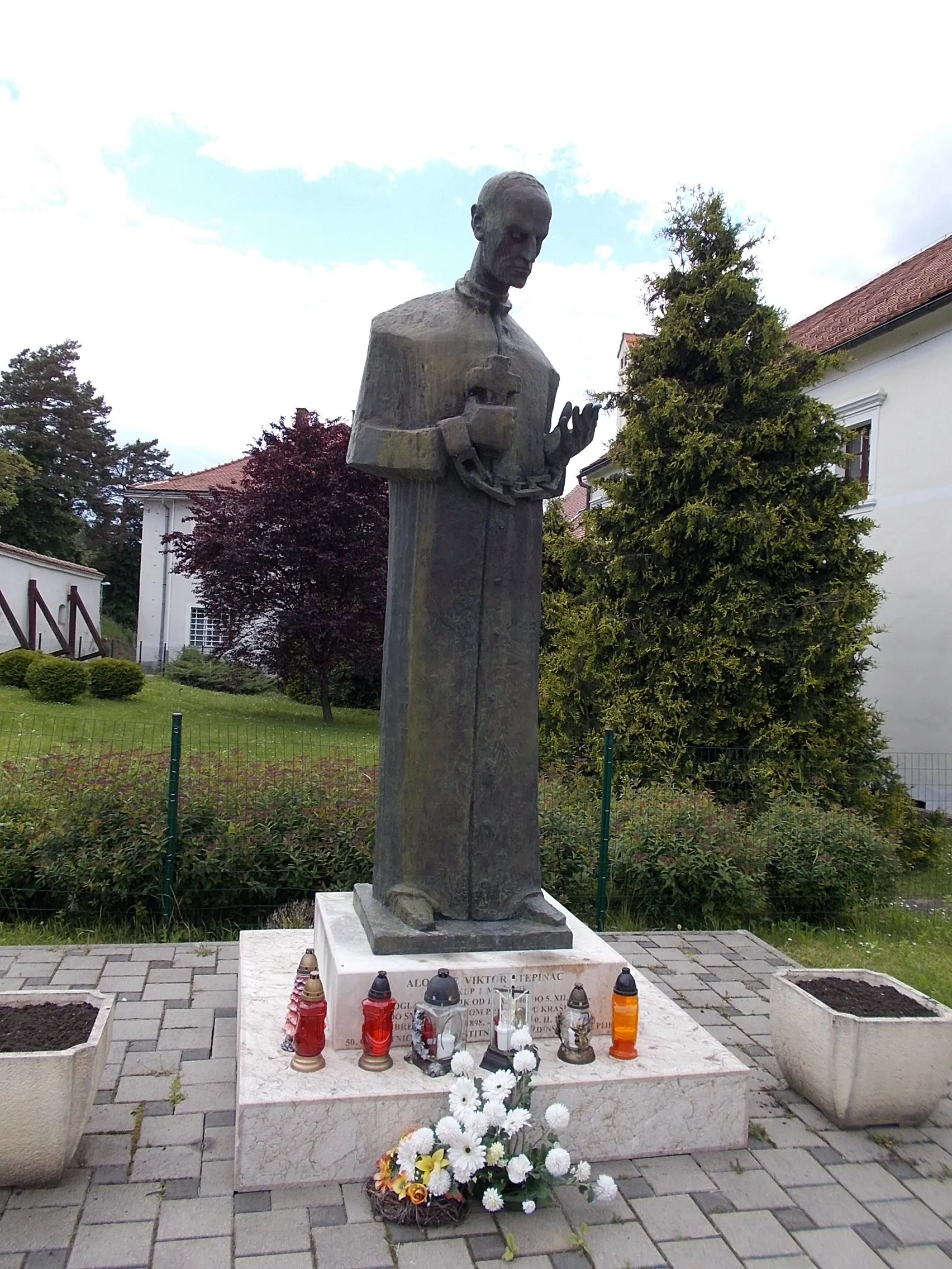 Photo showing: Lepoglava - Alojzije Stepinac szobra a pálos kolostor mellett