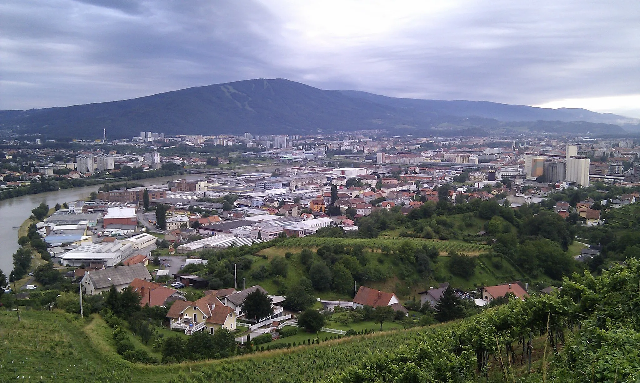 Photo showing: Pogled na Maribor iz Meljskega hriba