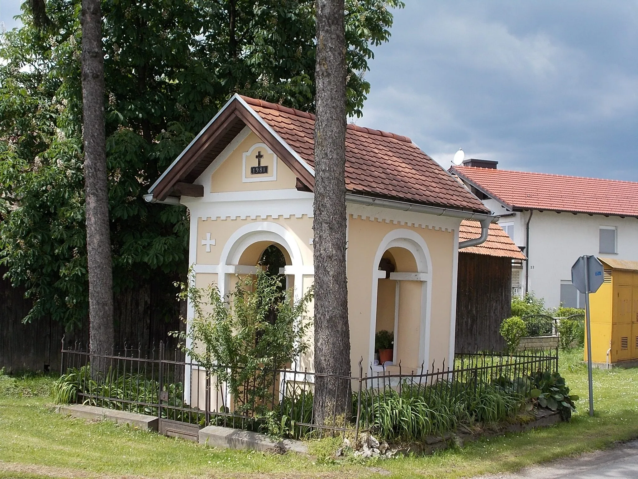 Photo showing: Orehovica (Drávadiós) - mezei oltár, u. Braće Radič