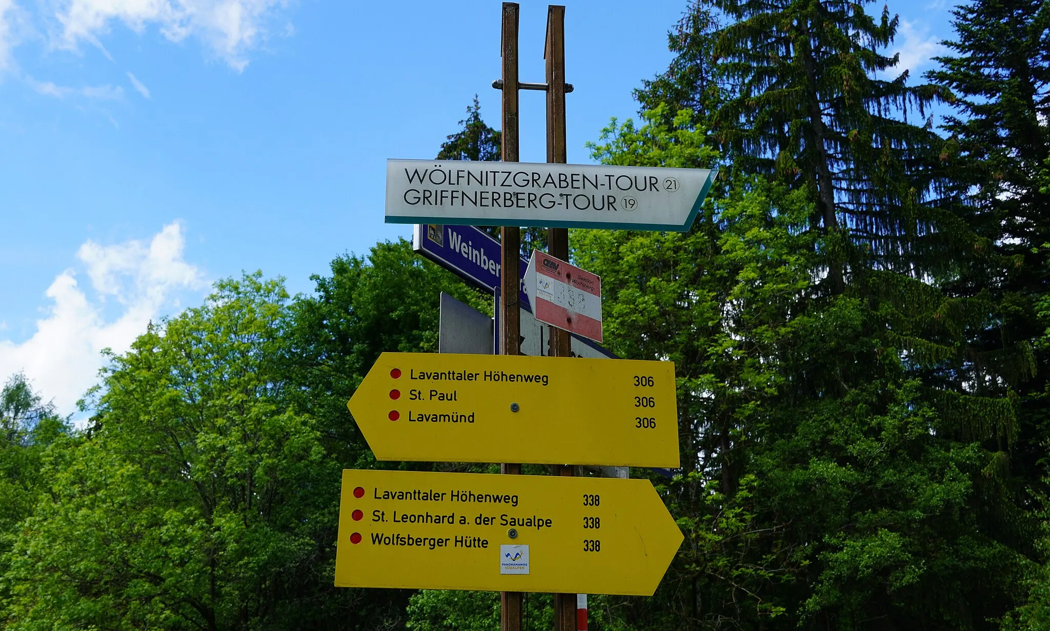 Photo showing: Signpost Weinbergstraße, market town Griffen, district Völkermarkt, Carinthia, Austria, EU