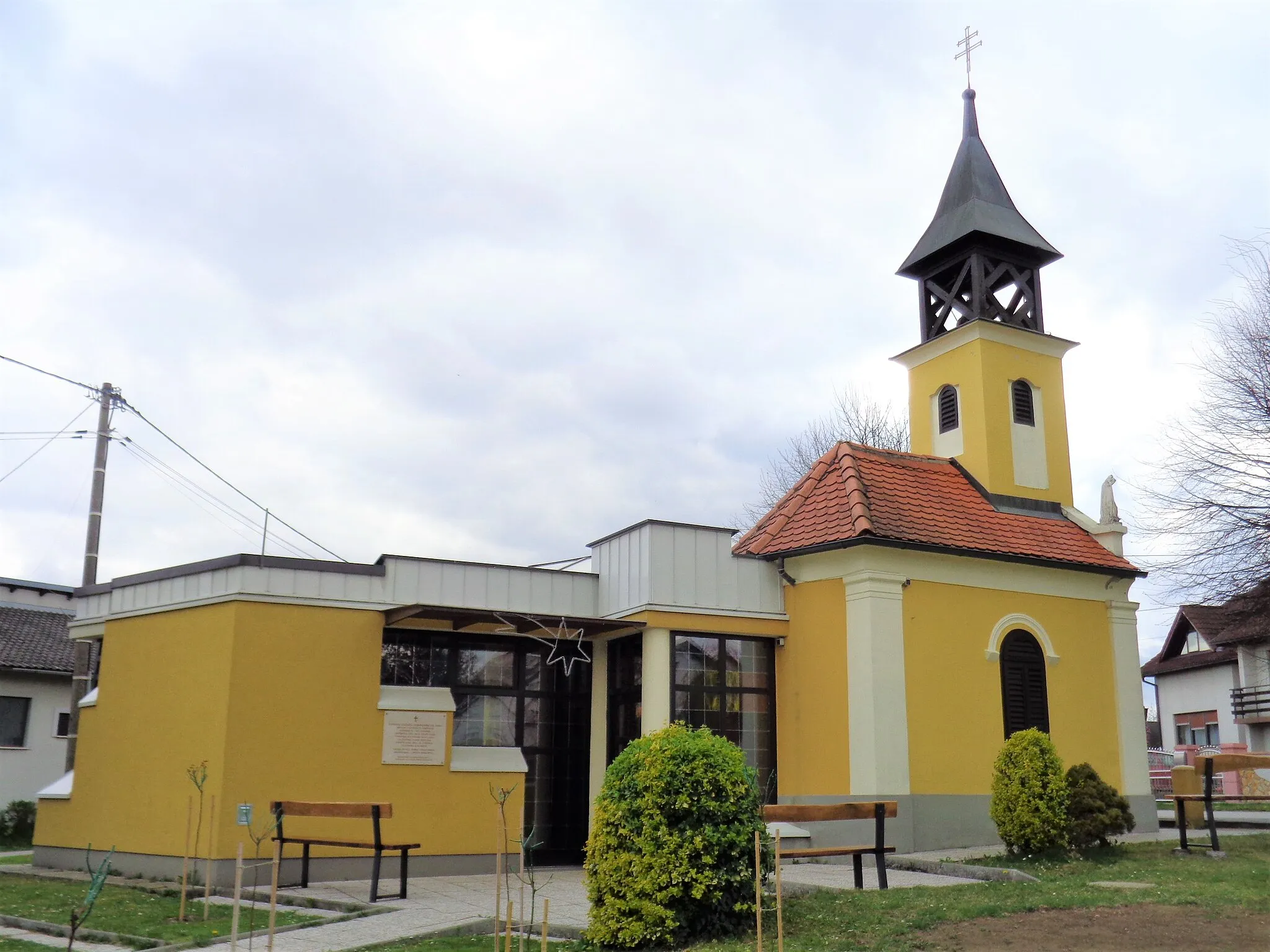 Photo showing: Knezovec village, Šenkovec municipality, Međimurje County, Croatia - church