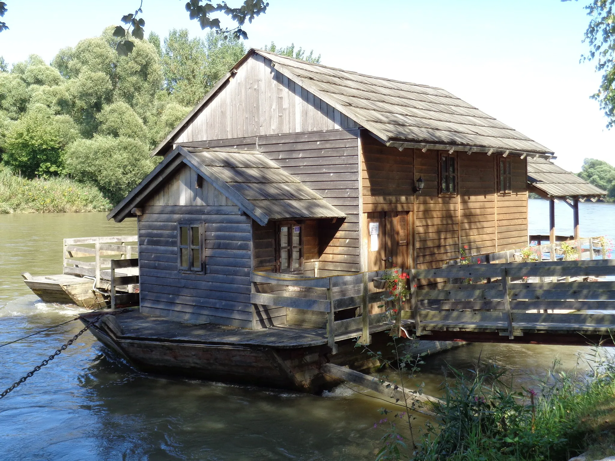 Photo showing: Watermill on the Mura river, Žabnik, Sveti Martin na Muri Municipality, Medjimurie County, Croatia - southwest view