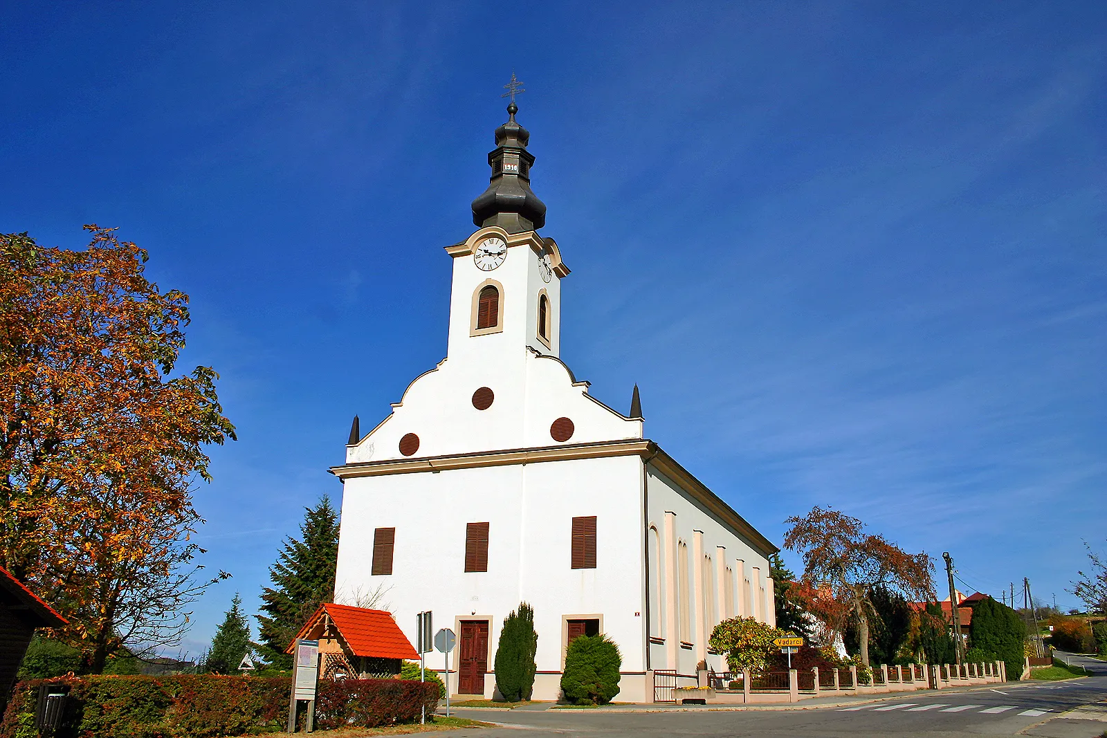 Photo showing: Evangeličanska cerkev, Bodonci.
Evangelical church, Bodonci. Work of Daniel Placott (from Budapest).

Evangelische Kirche, Bodonci. Delo arhitekta Daniela Placotta (iz Budimpešte).