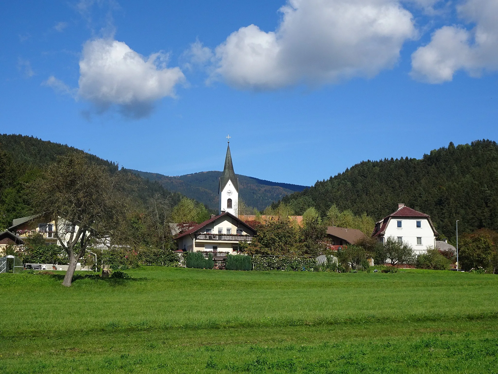 Photo showing: Dovže