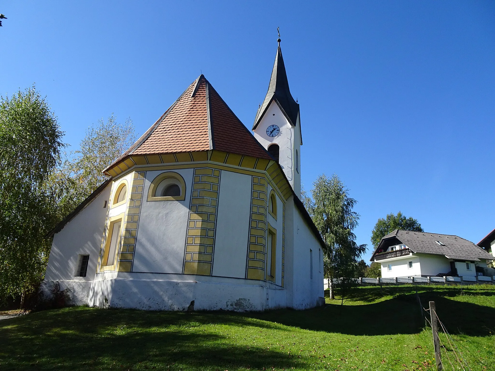Photo showing: Dovže, cerkev