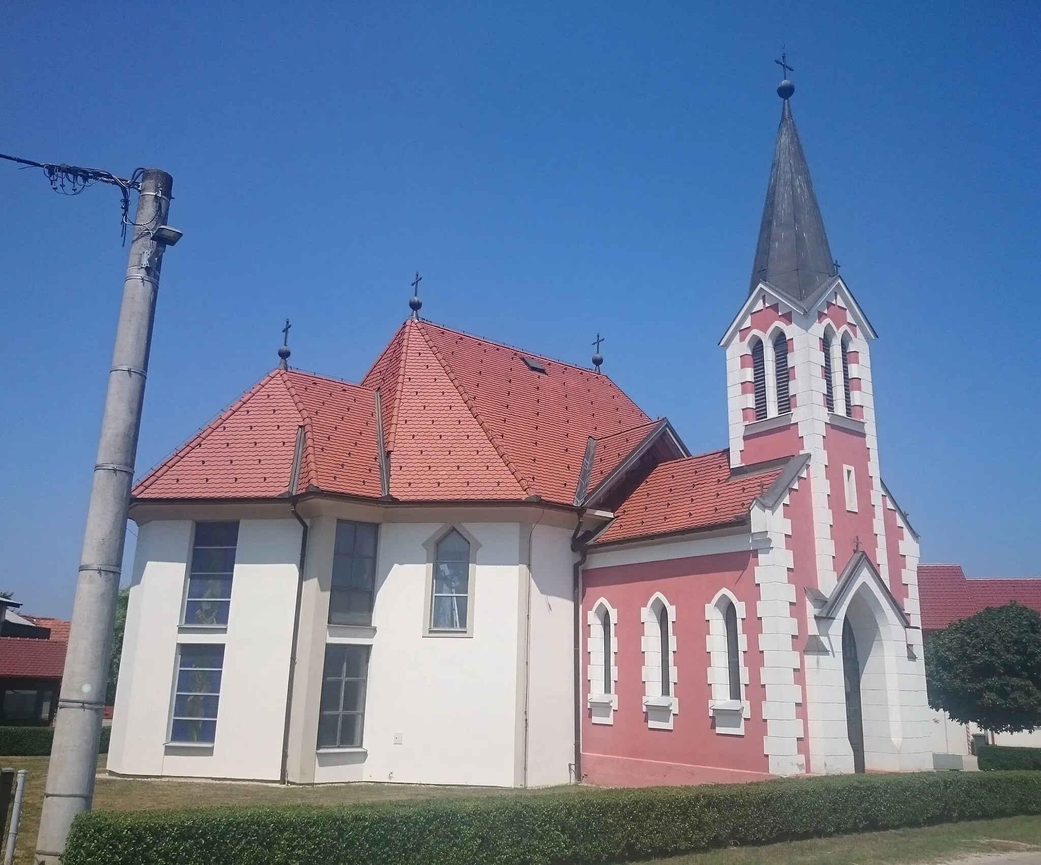 Photo showing: Chapel of St. Mary of Help in Bratonci.