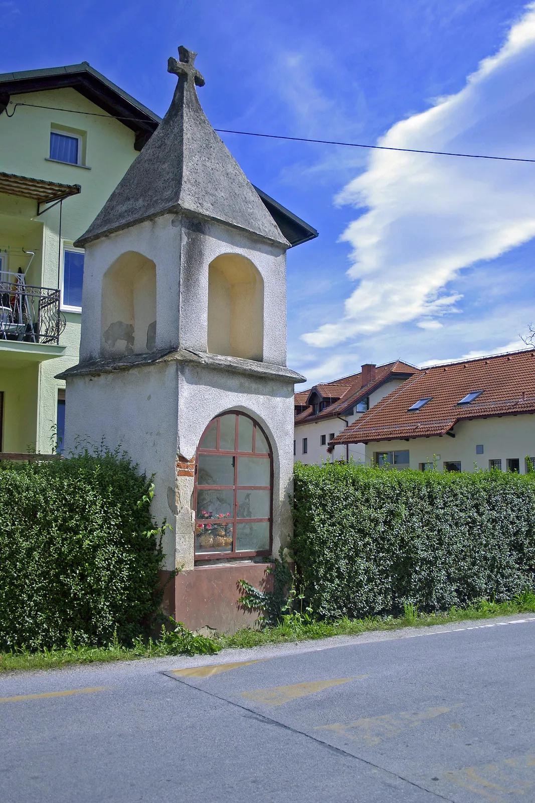 Photo showing: Nadstropno zidano slopno znamenje, Tišina.